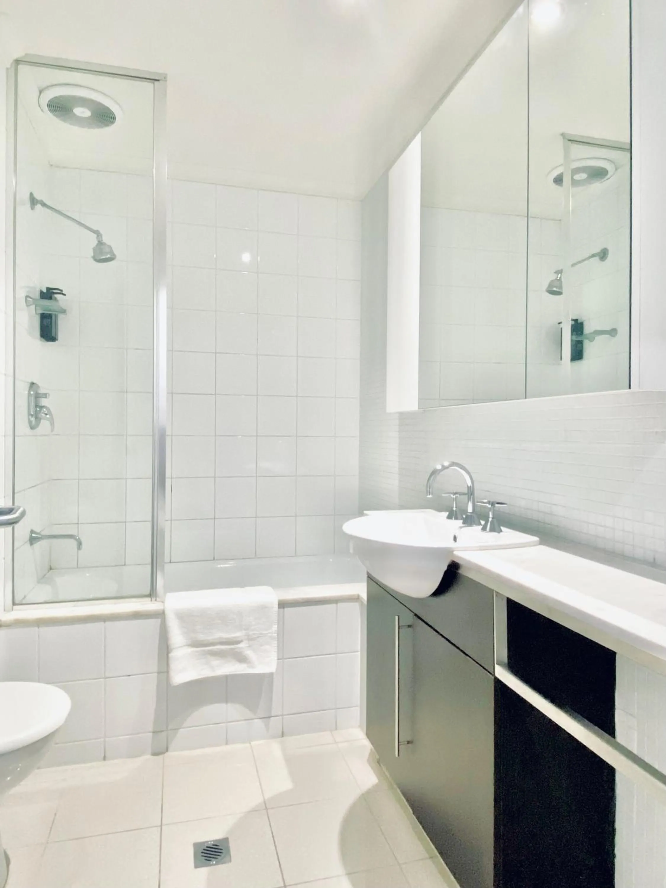 Bathroom in Park Inn by Radisson Melbourne Carlton