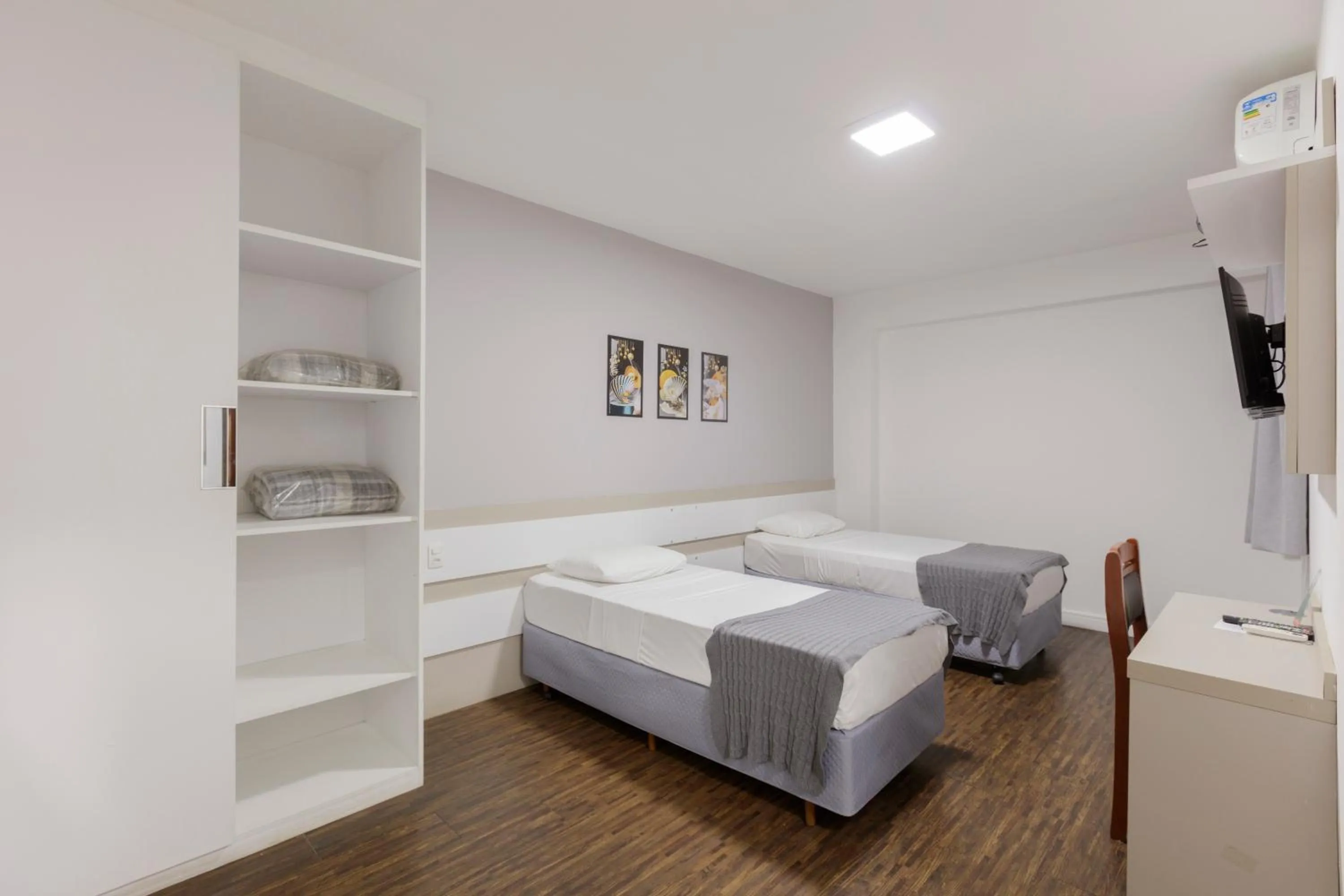 Photo of the whole room, Bed in Cardim Plaza Hotel