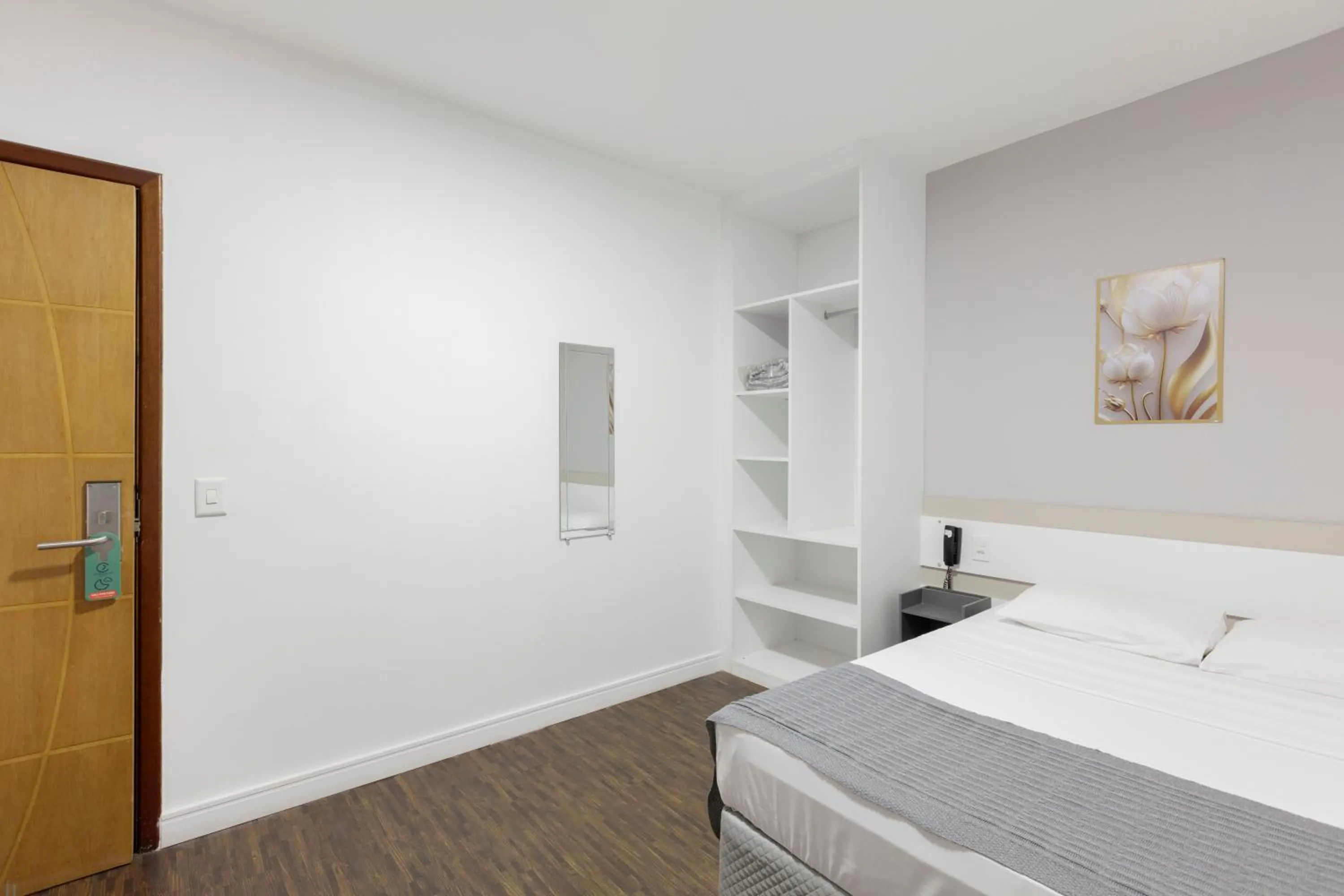 Photo of the whole room, Bed in Cardim Plaza Hotel