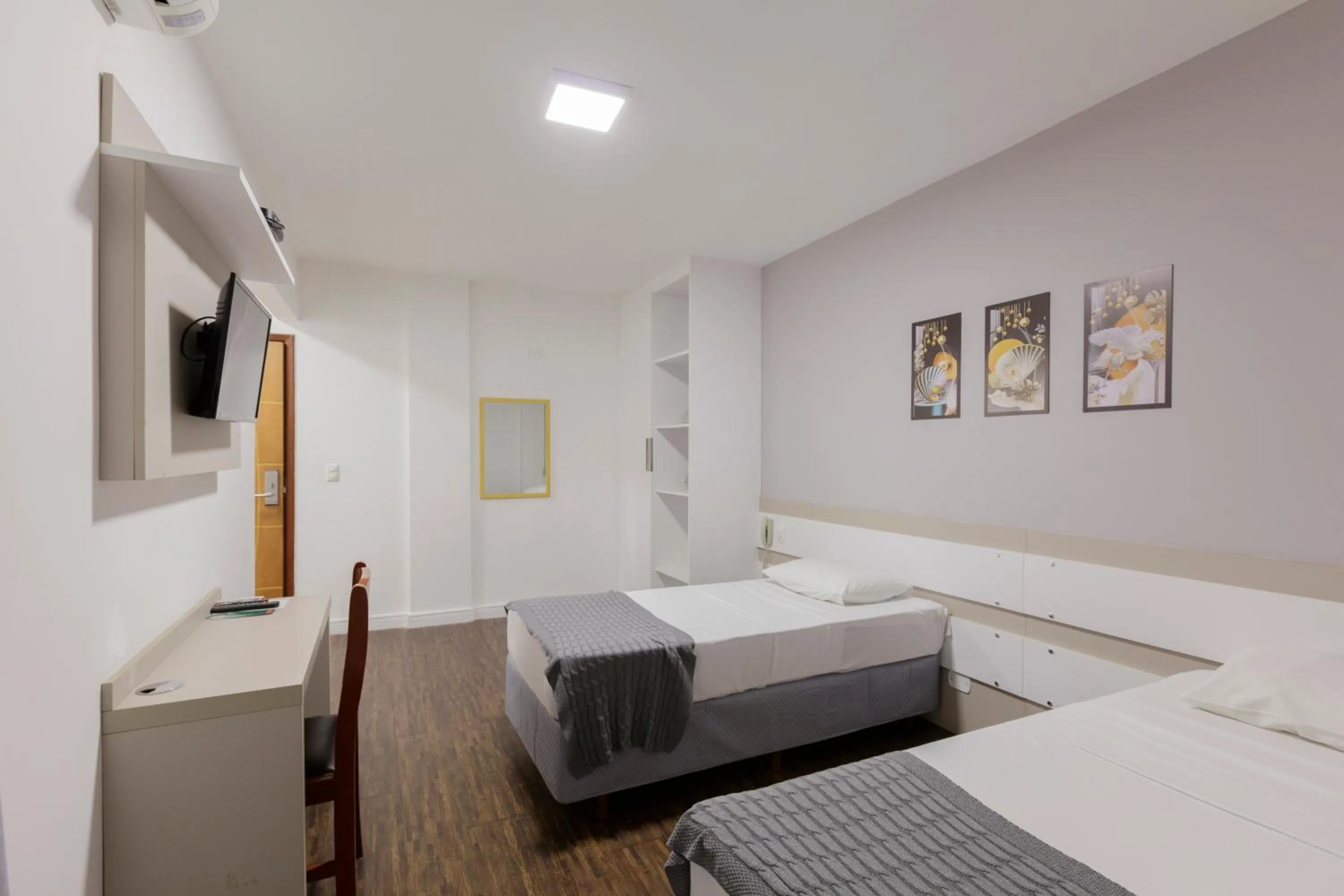 Photo of the whole room, Bed in Cardim Plaza Hotel