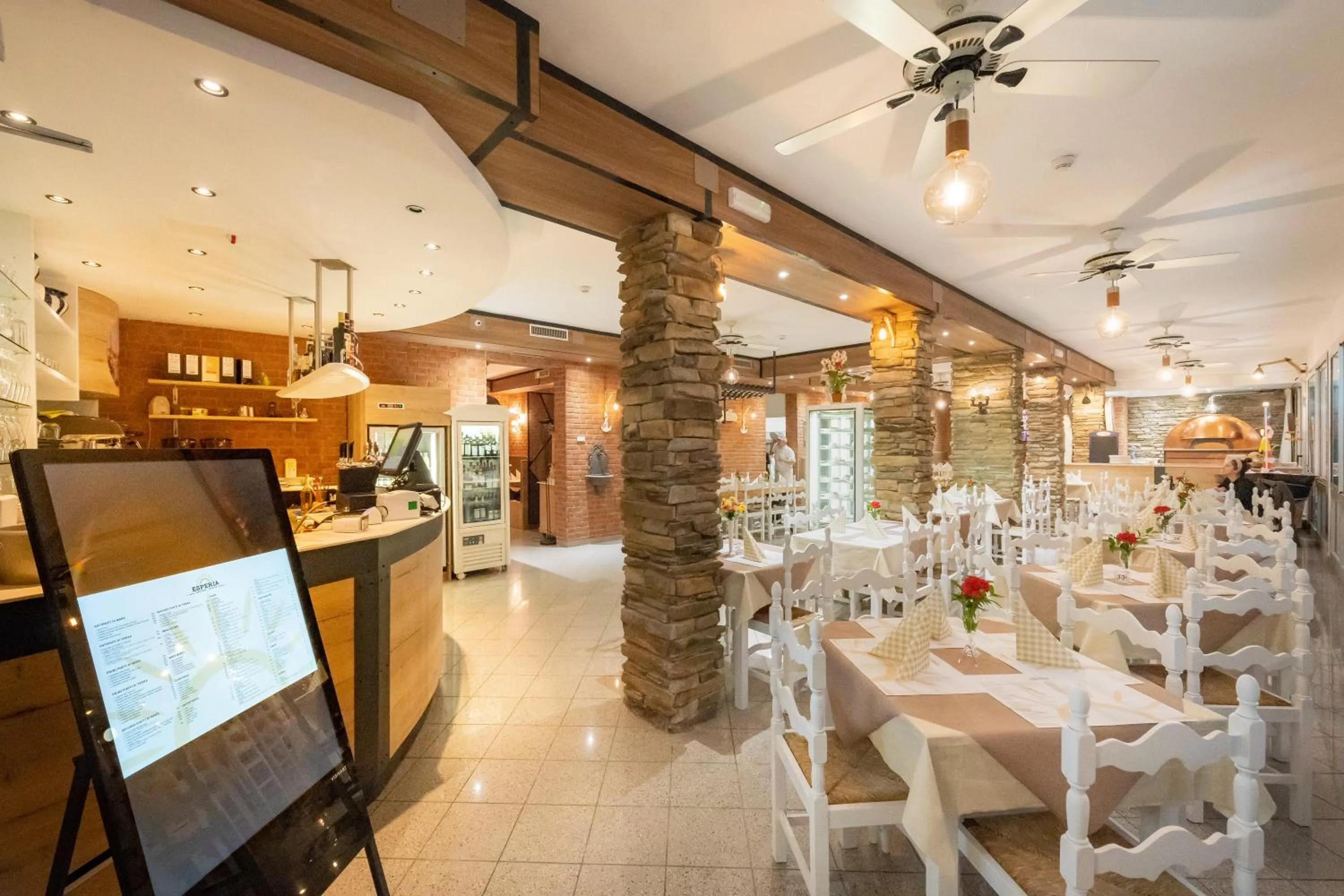 Restaurant/places to eat in Hotel Esperia