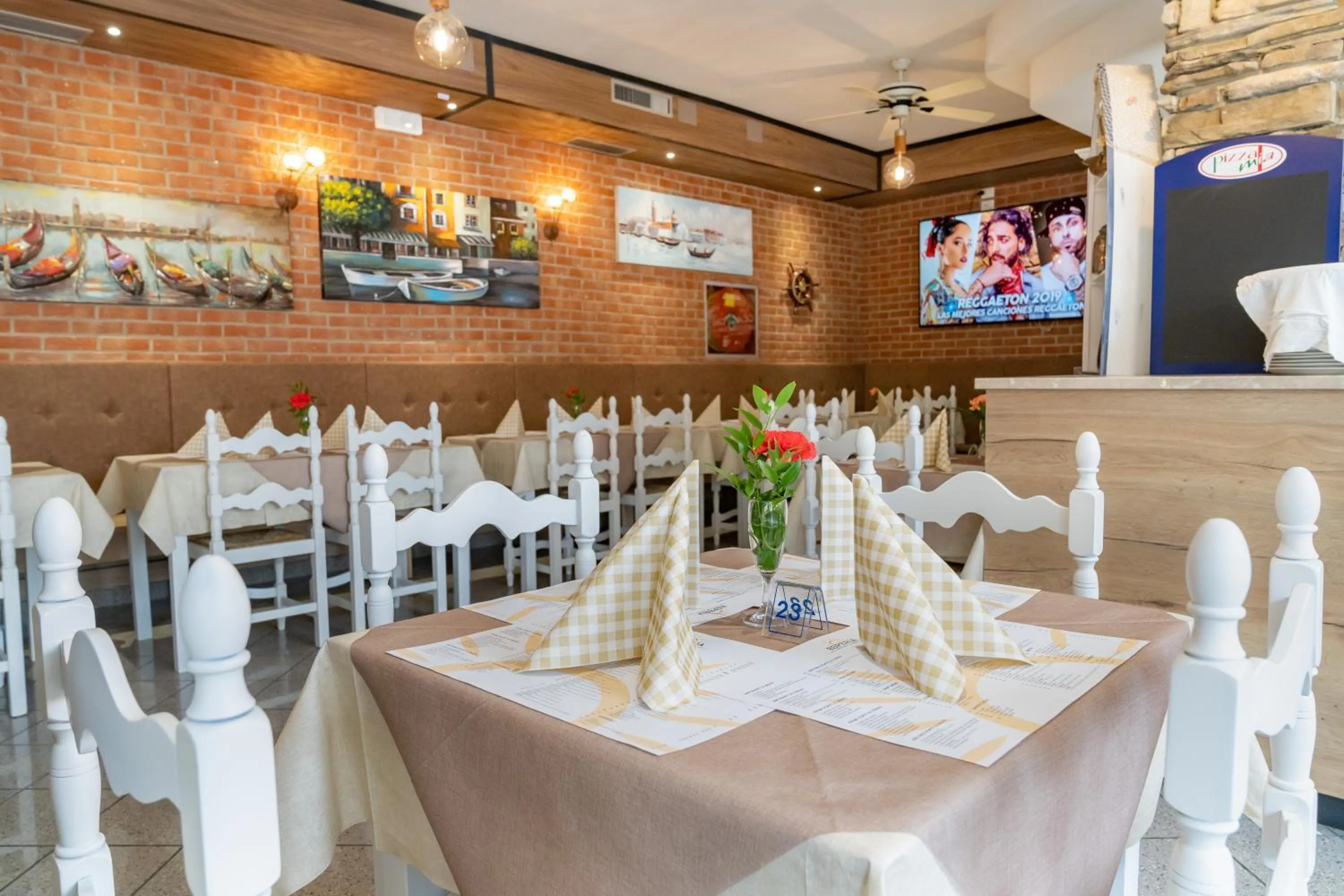 Restaurant/places to eat in Hotel Esperia