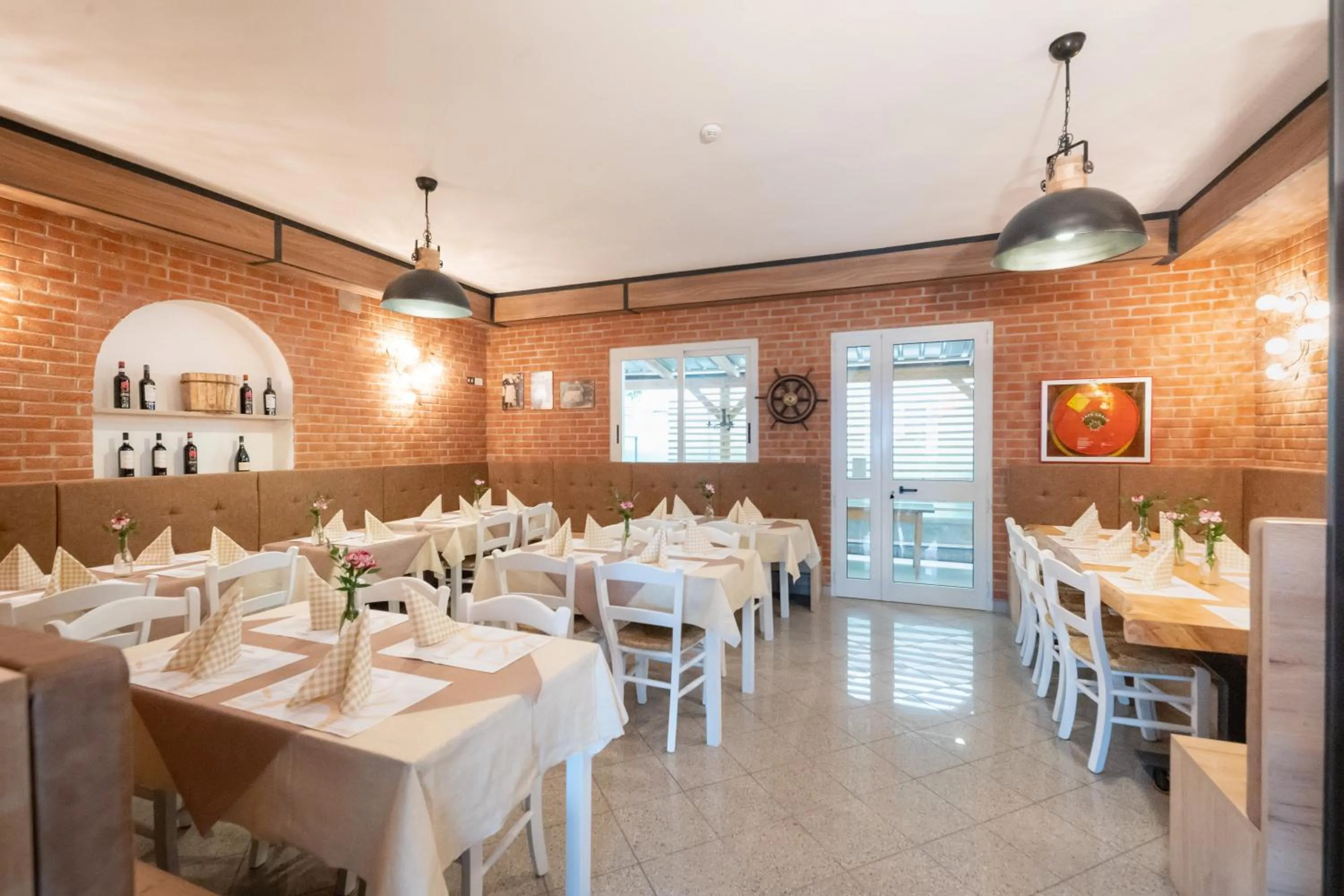 Restaurant/places to eat in Hotel Esperia