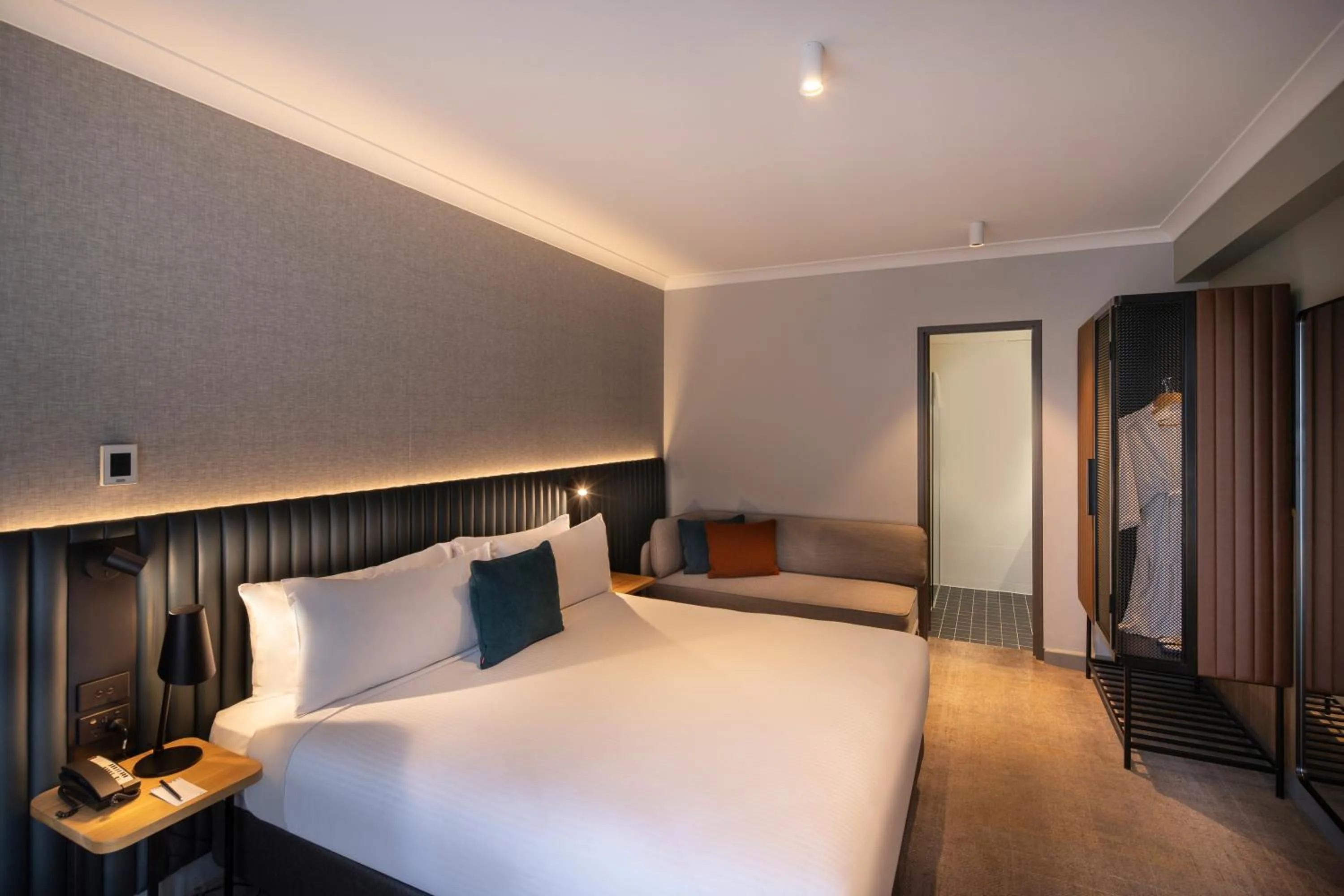 Bed in Novotel Sydney City Centre