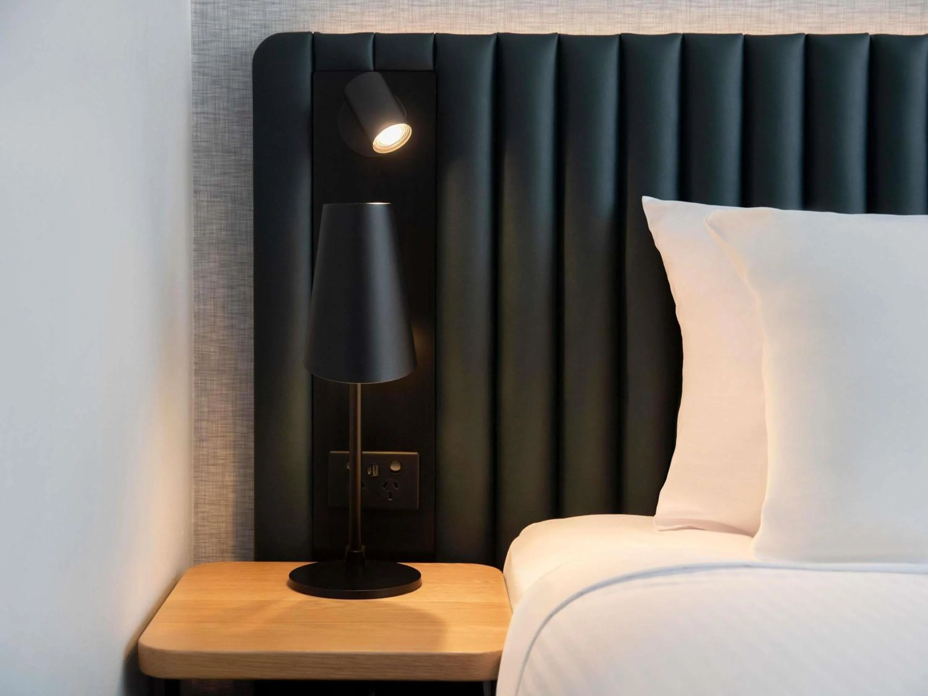 Bedroom, Bed in Novotel Sydney City Centre