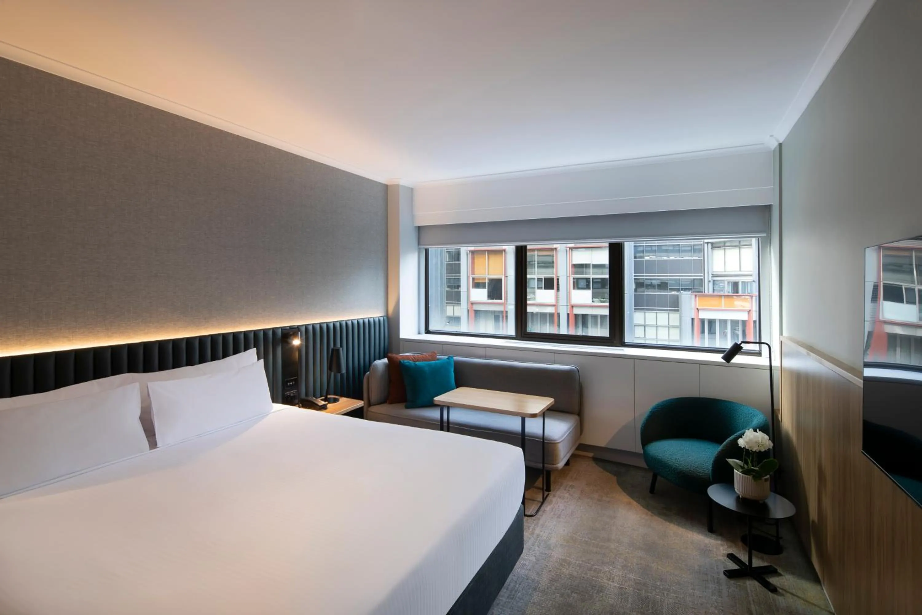 Bed in Novotel Sydney City Centre