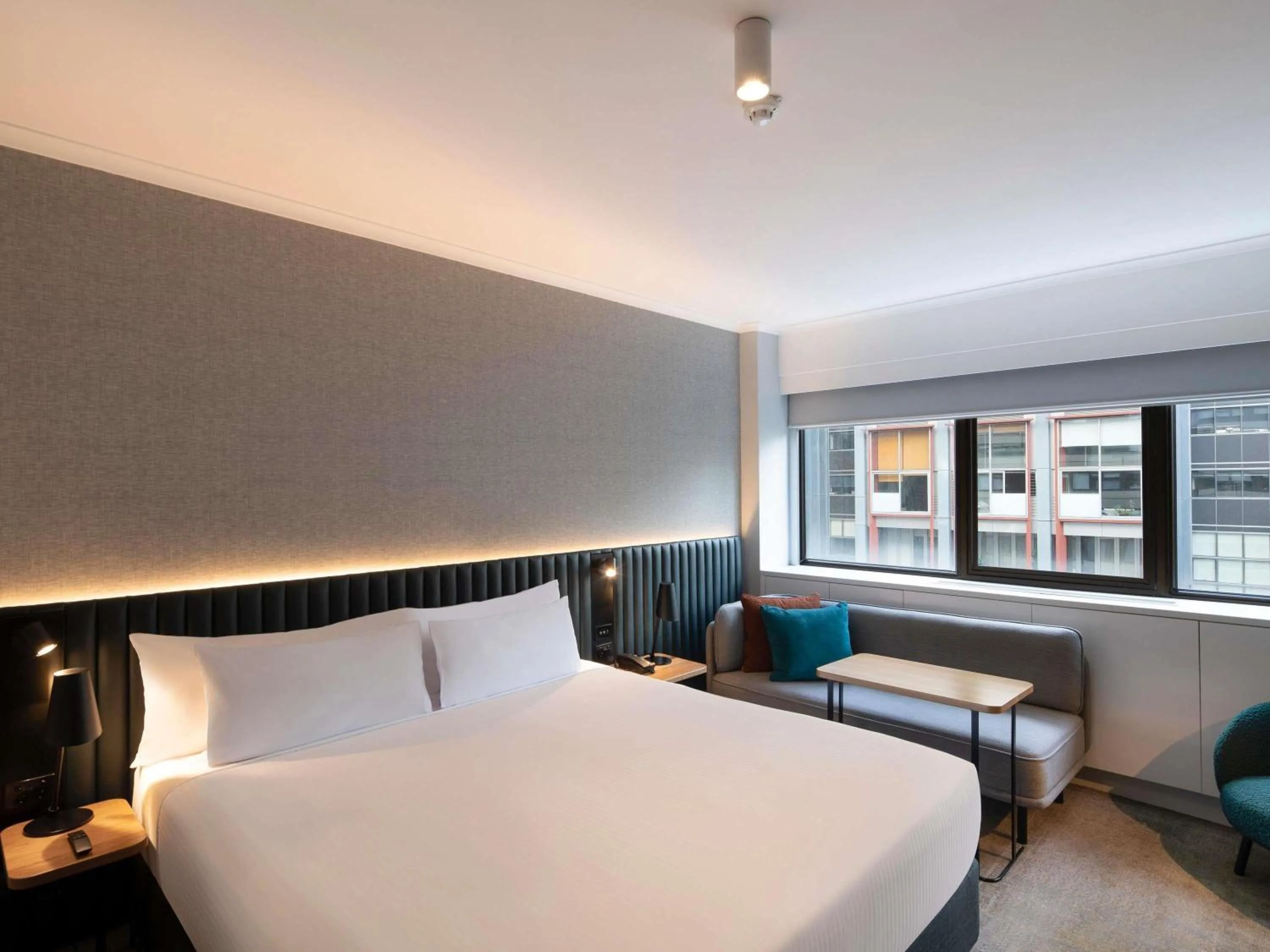 Bedroom, Bed in Novotel Sydney City Centre