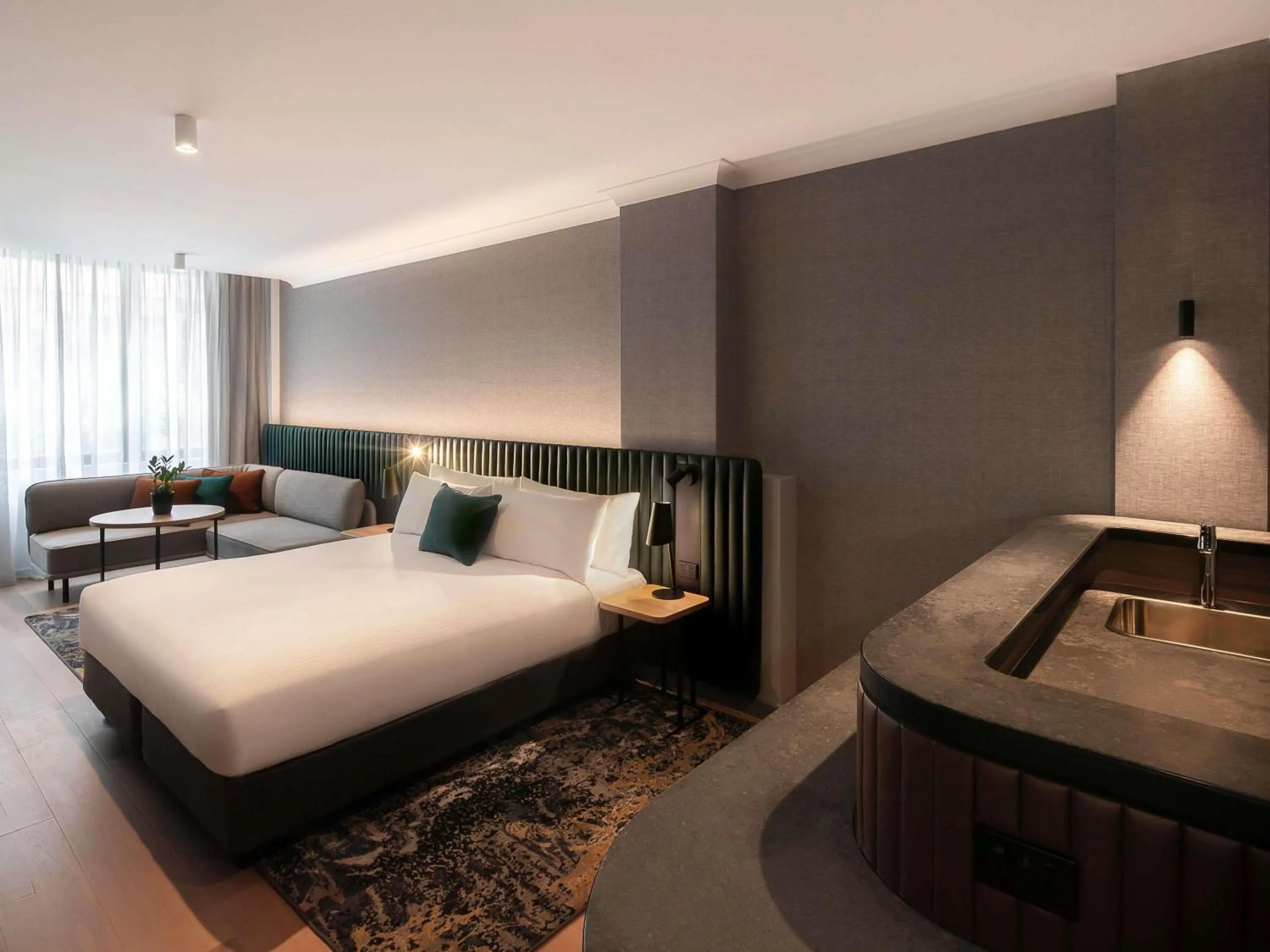 Bedroom, Bed in Novotel Sydney City Centre