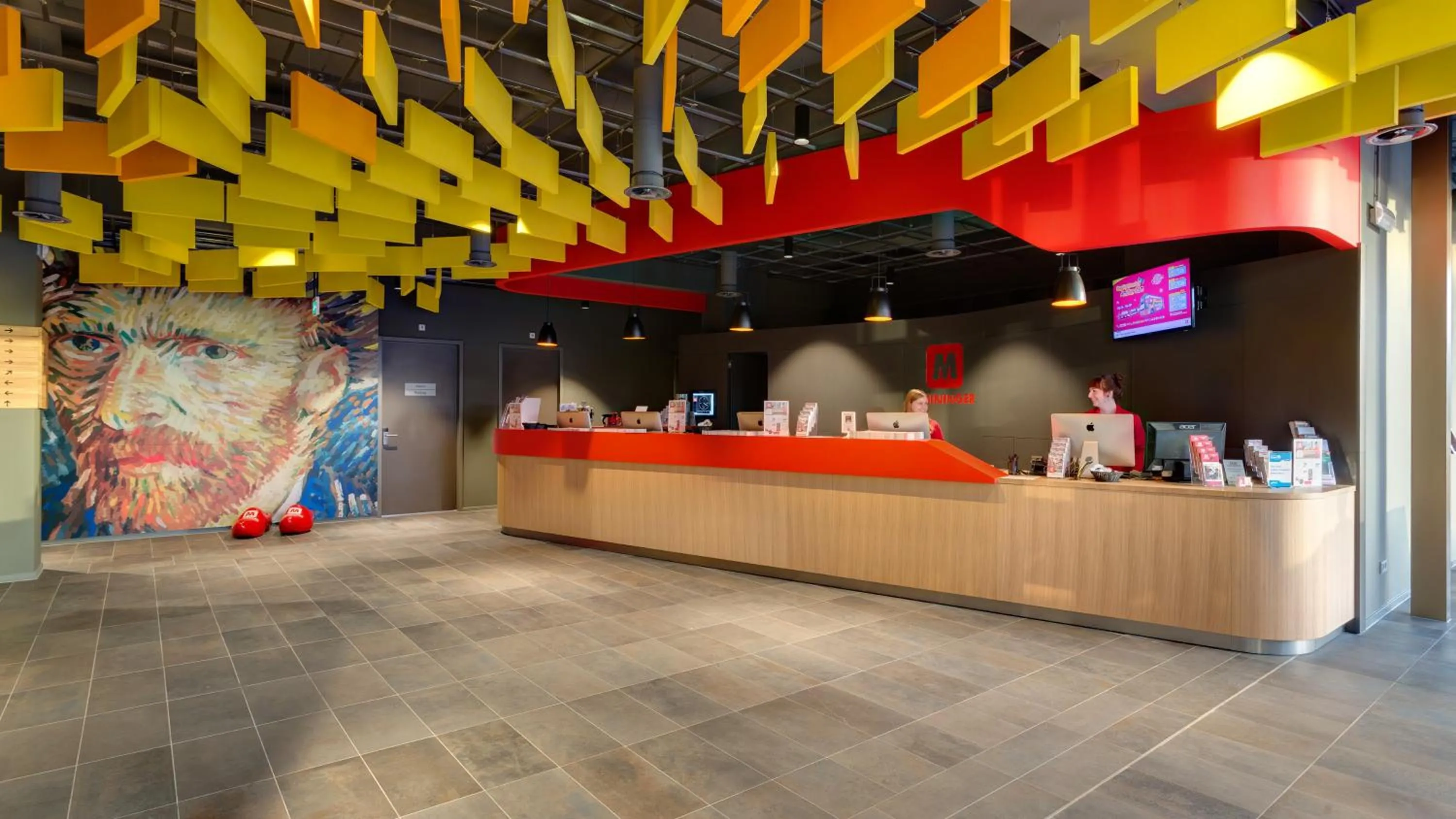 Lobby or reception in MEININGER Hotel Amsterdam City West