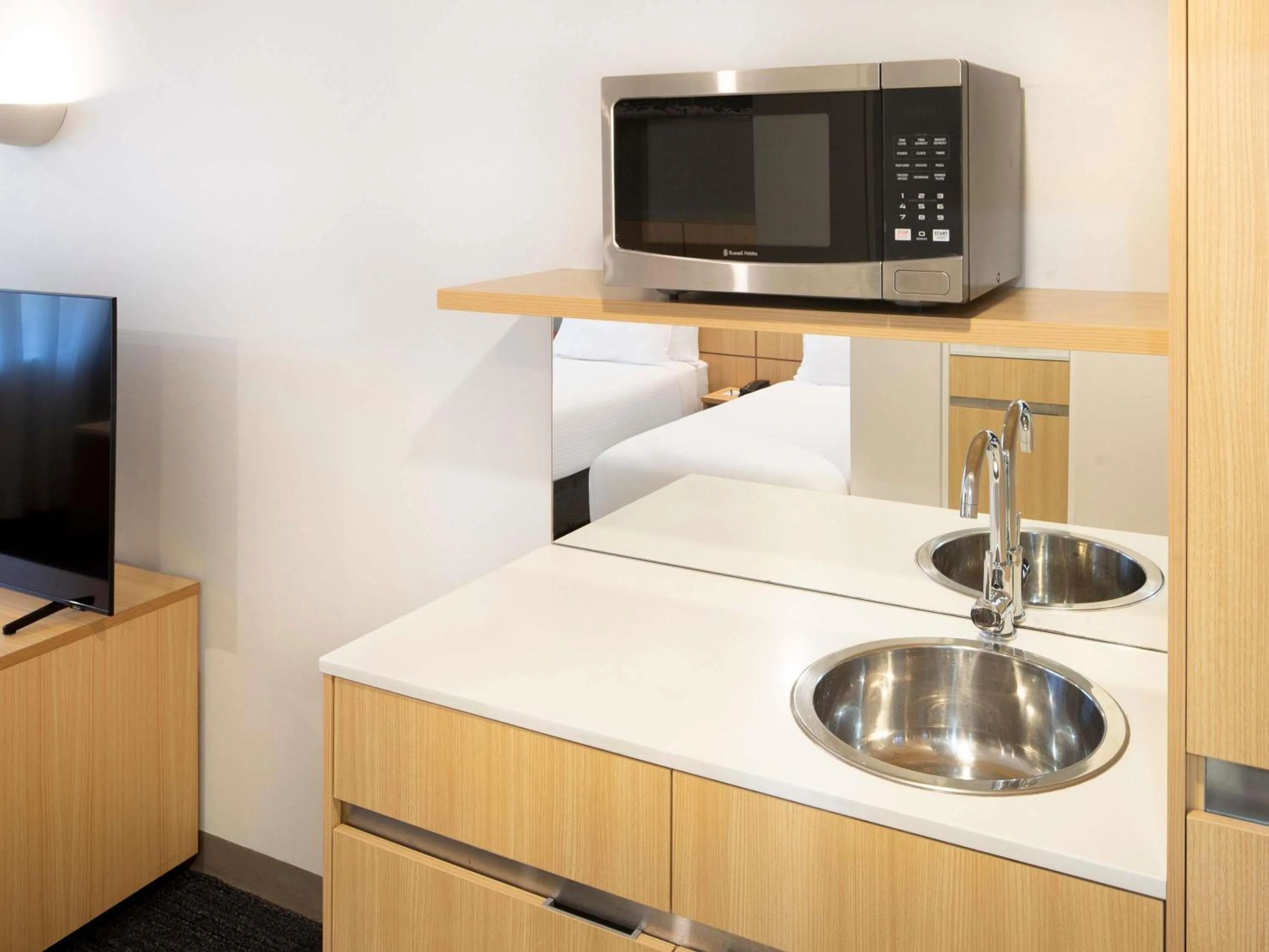 Kitchen or kitchenette in Mercure Sydney Macquarie Park