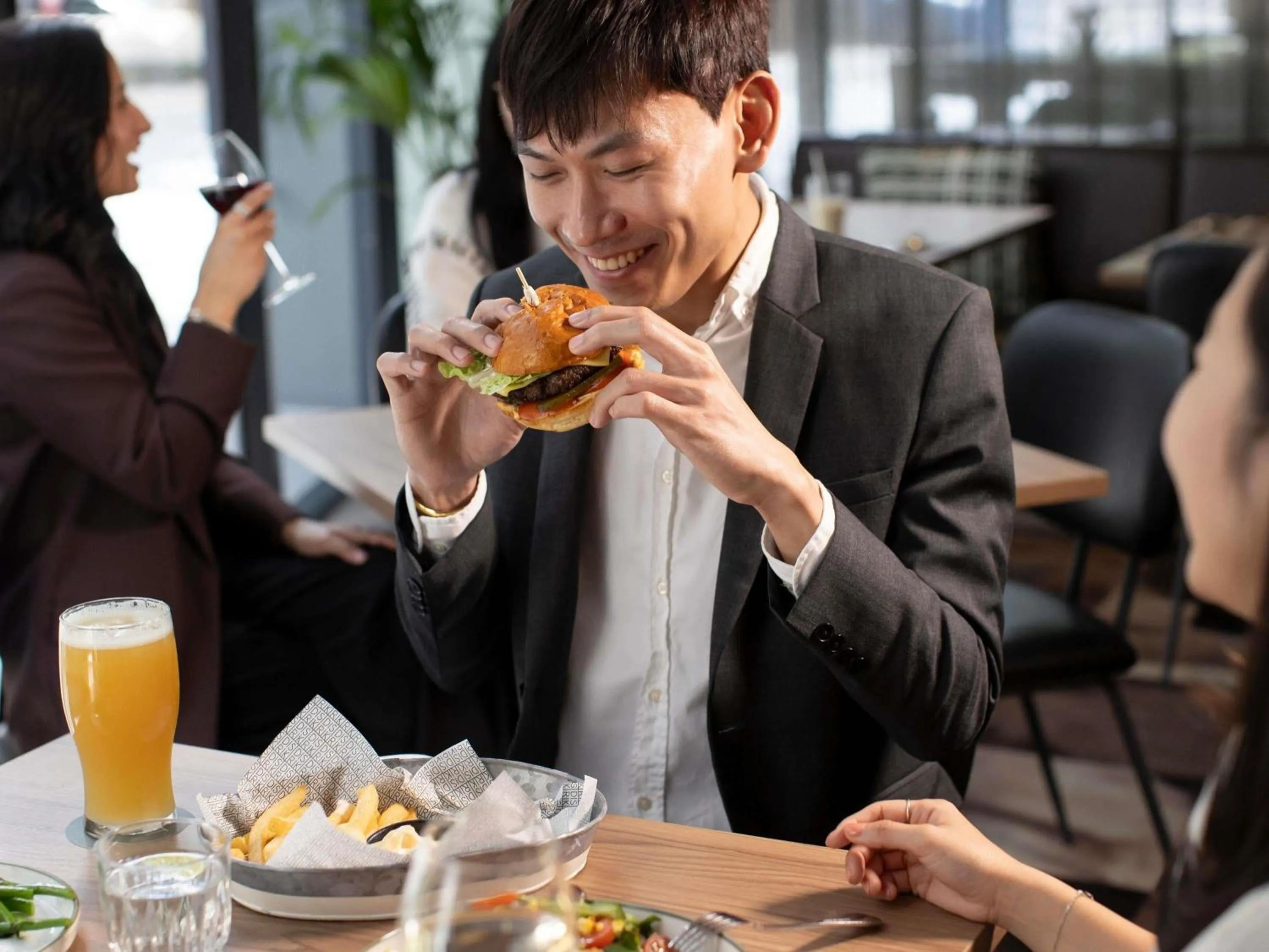 Lounge or bar in Mercure Melbourne Southbank