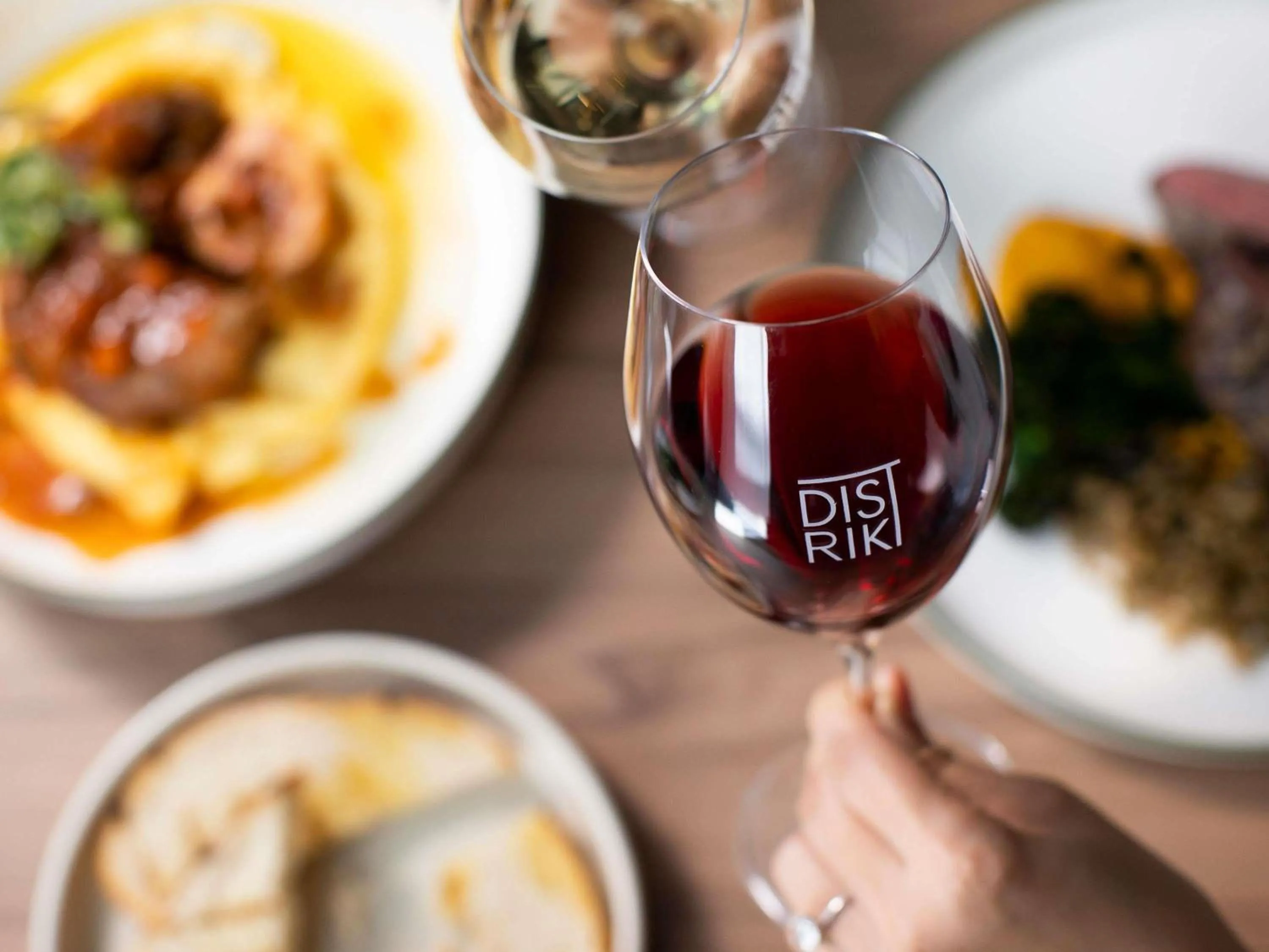 Lounge or bar in Mercure Melbourne Southbank