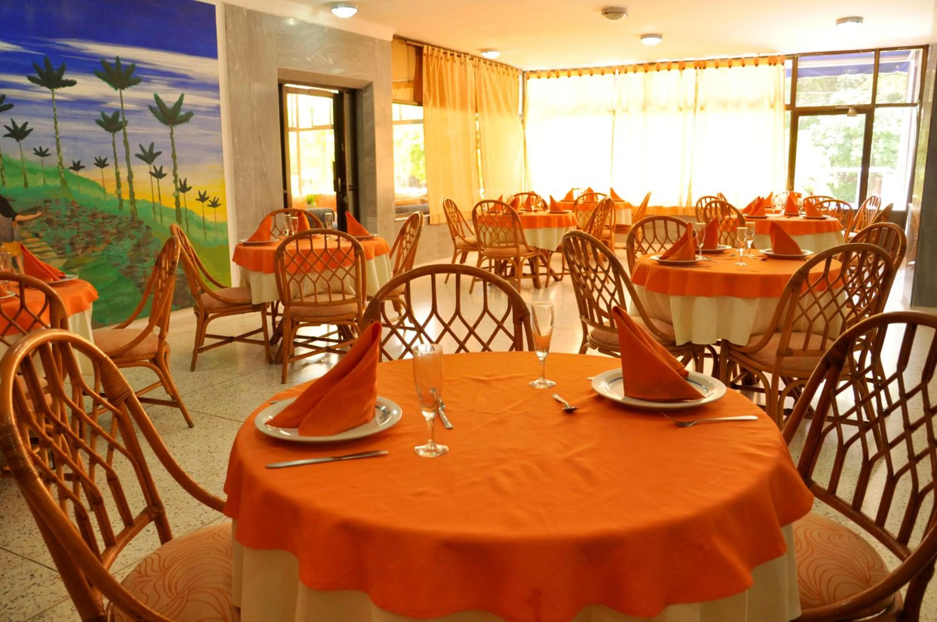 Restaurant/Places to Eat in Hotel Yuldama Rodadero Inn