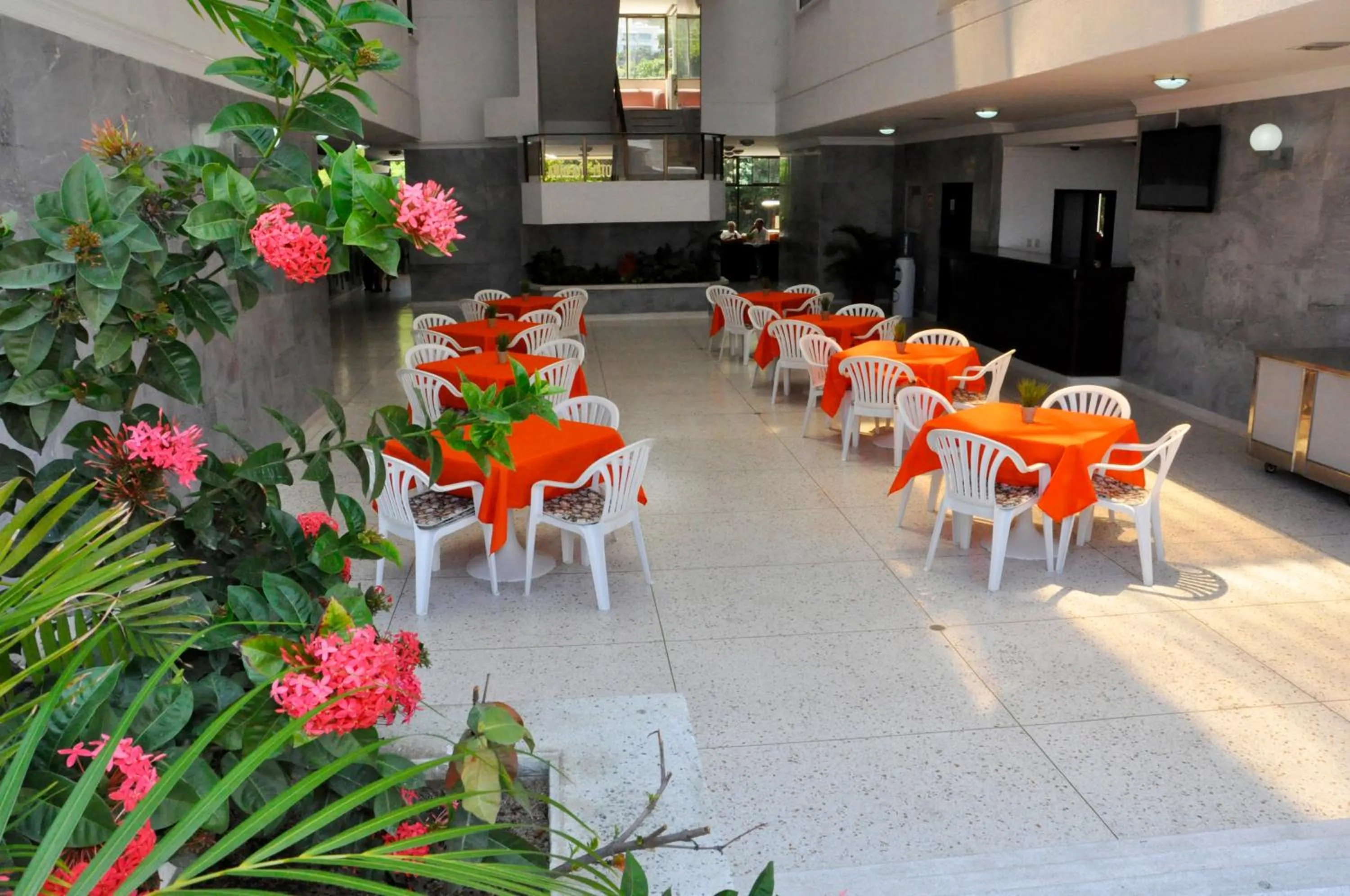 Balcony/Terrace, Restaurant/Places to Eat in Hotel Yuldama Rodadero Inn