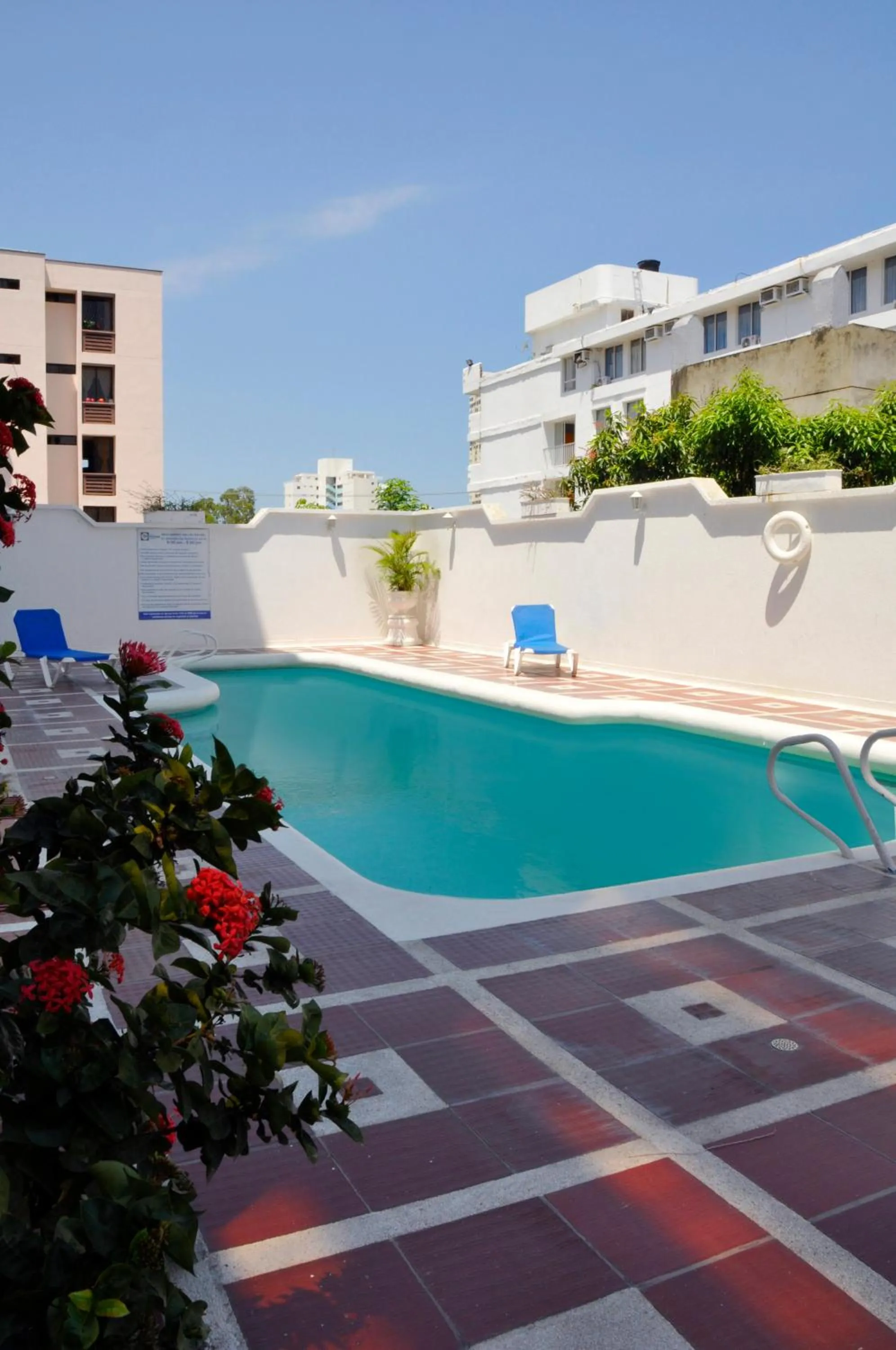 Swimming Pool in Hotel Yuldama Rodadero Inn