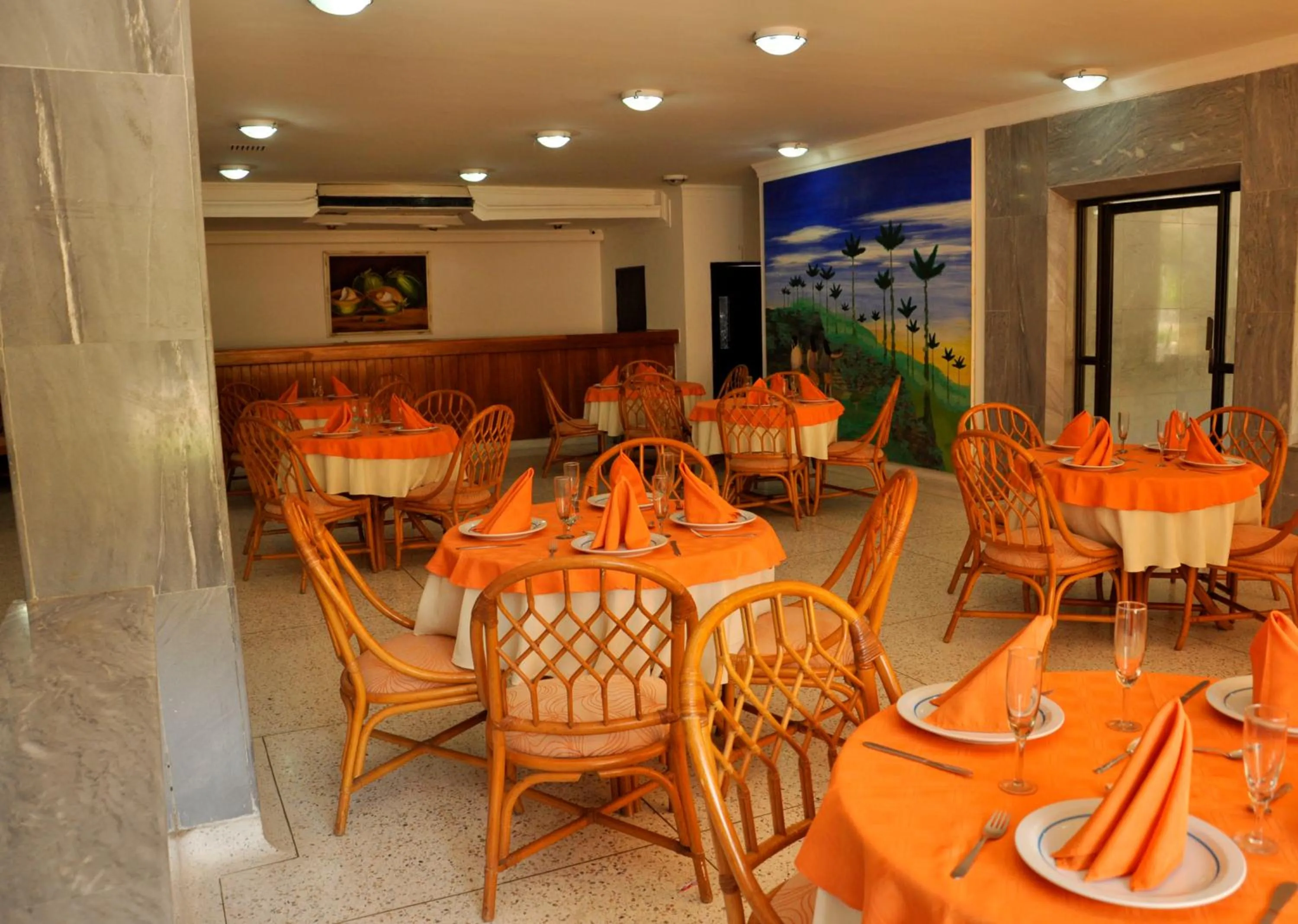 Restaurant/Places to Eat in Hotel Yuldama Rodadero Inn