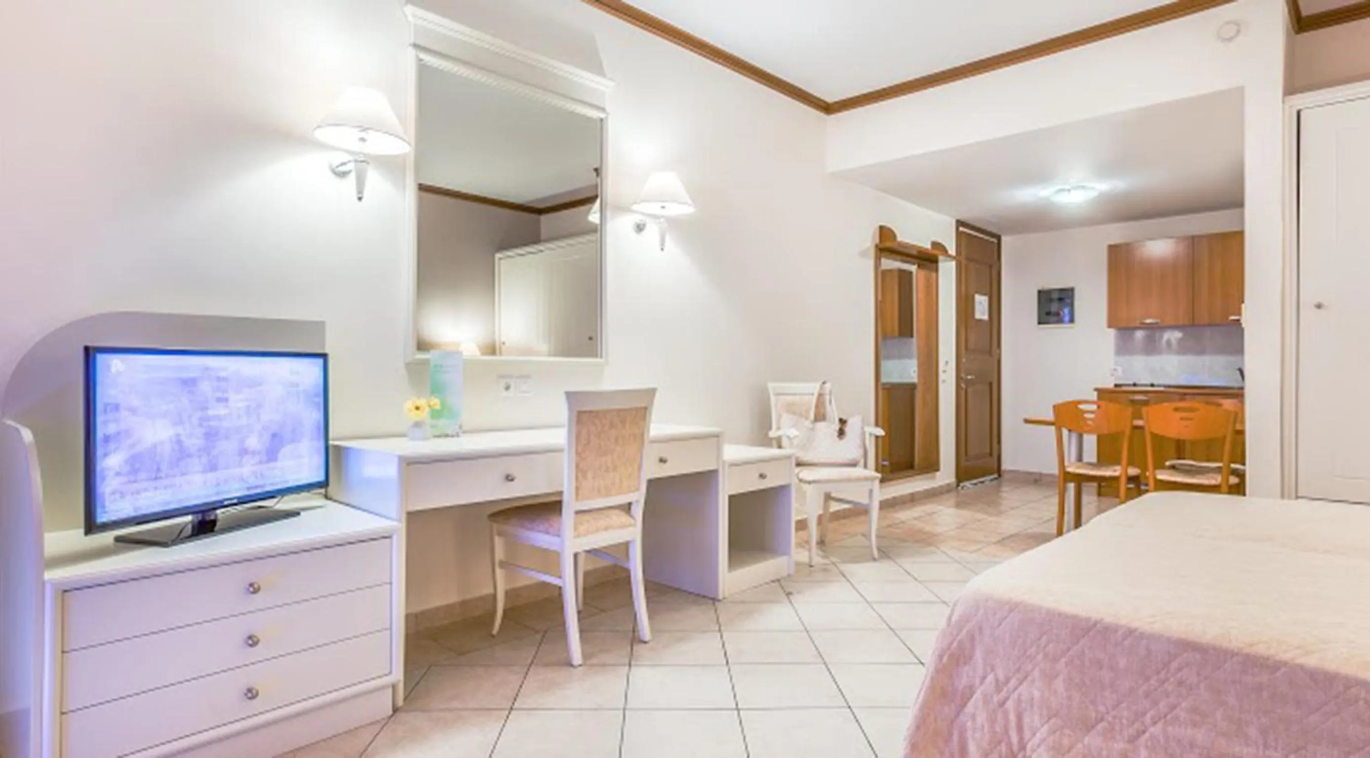 Bedroom, Bed in Kipriotis Aqualand Hotel