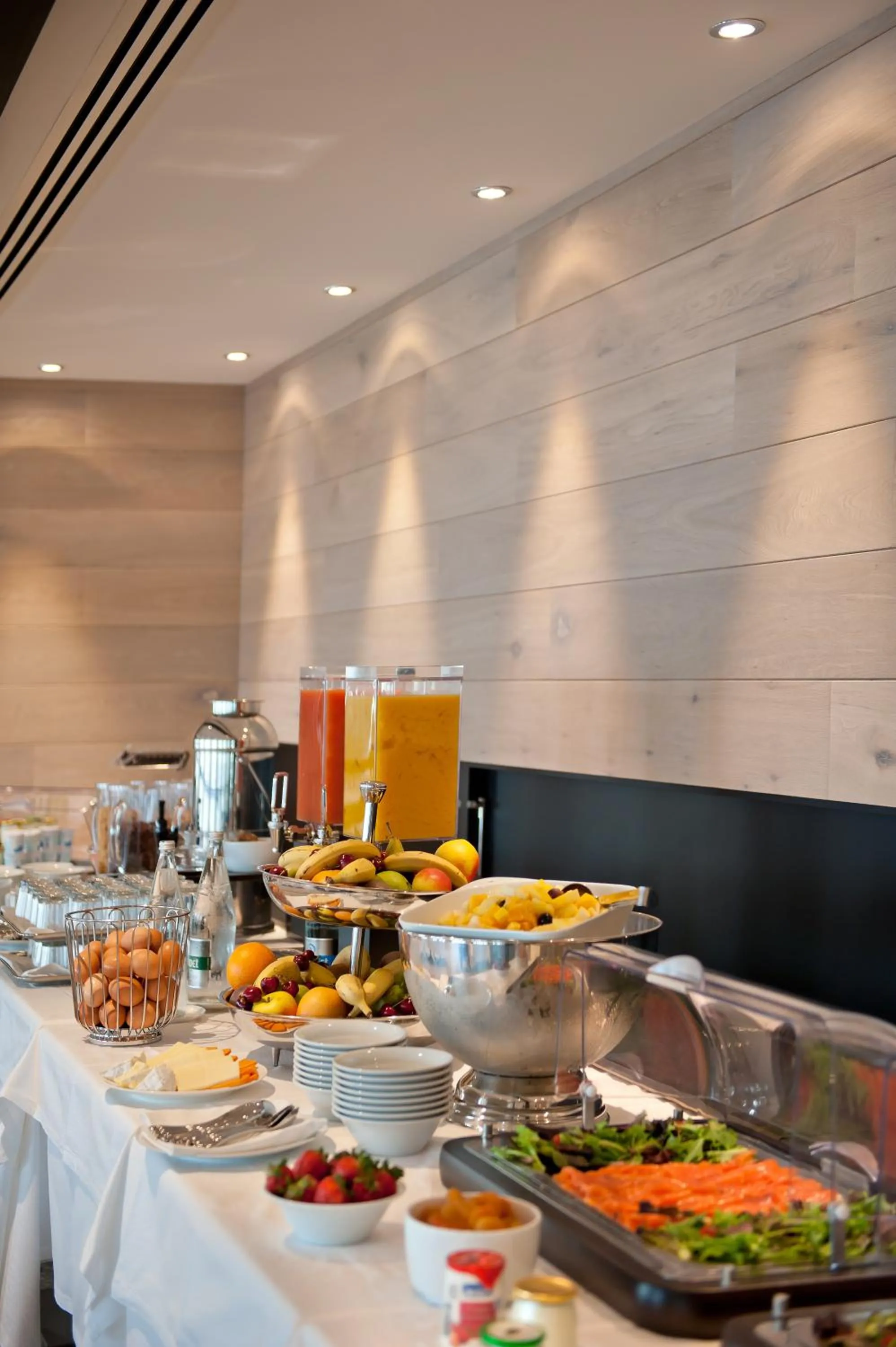 Food and drinks in Hôtel Le Nouveau Monde