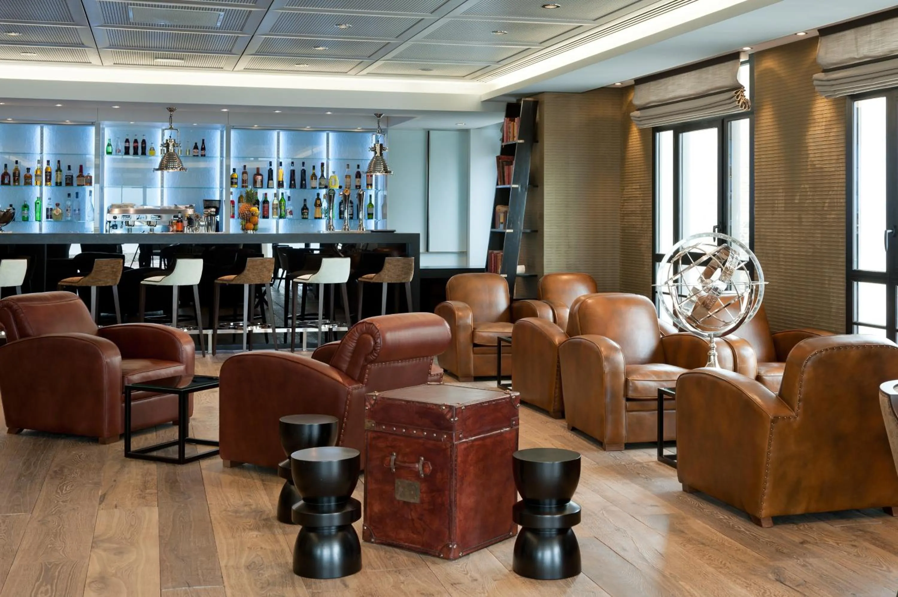 Lounge or bar in Hôtel Le Nouveau Monde