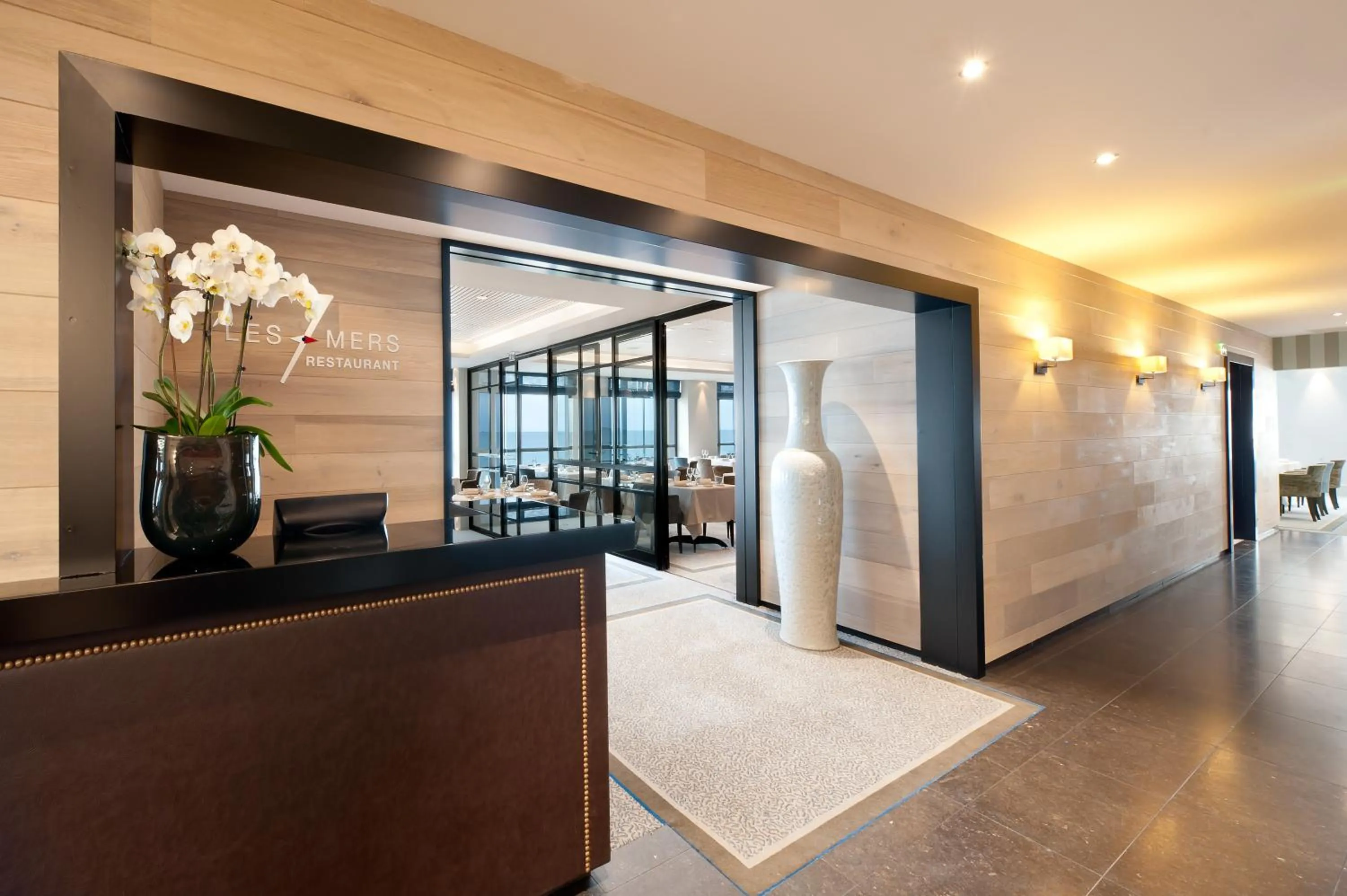 Lobby or reception, Bed in Hôtel Le Nouveau Monde