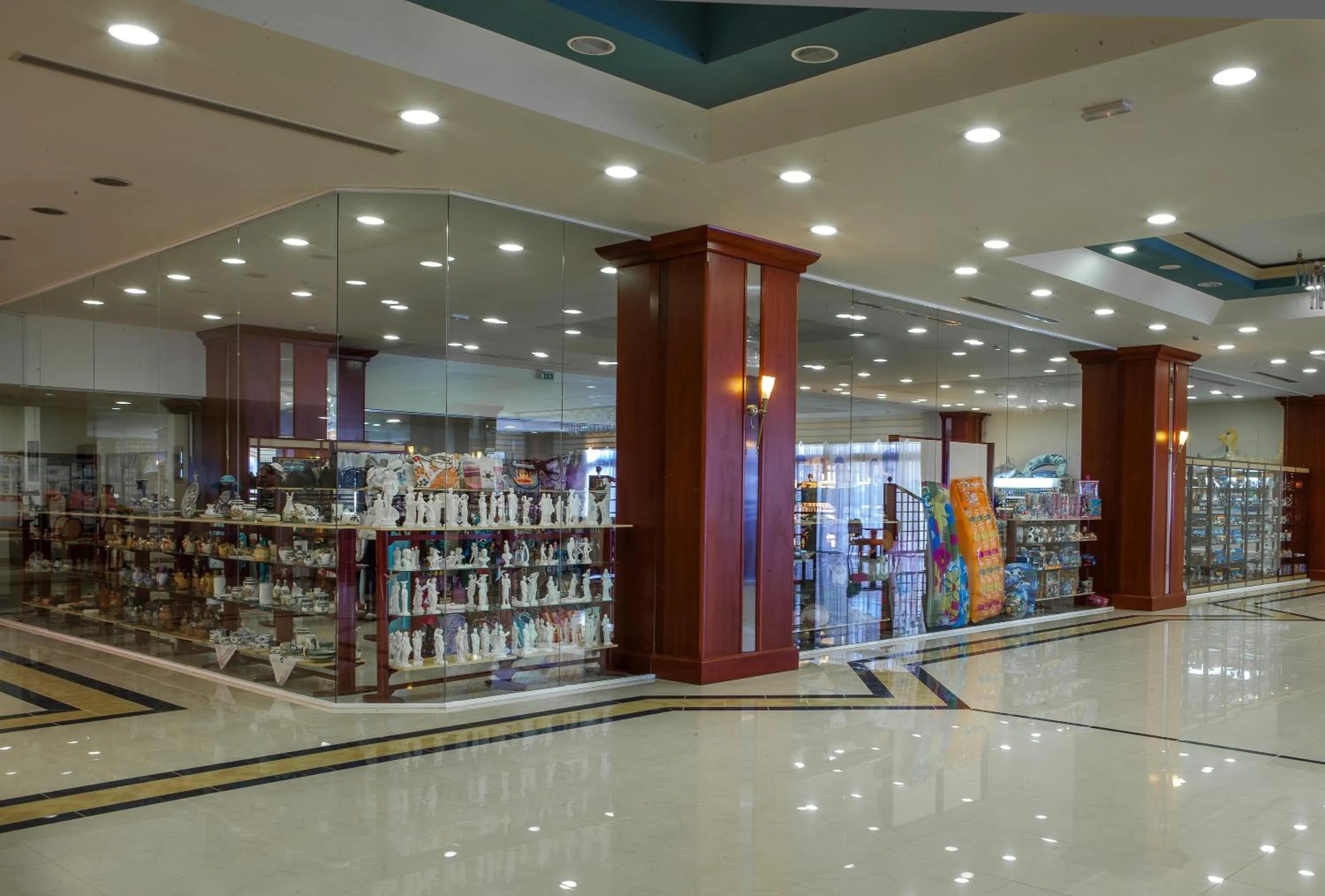 On-site shops in Kipriotis Panorama Hotel & Suites