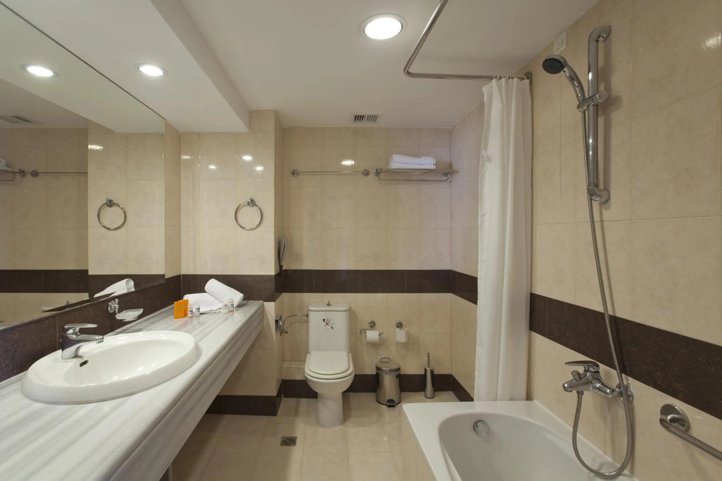 Shower in Kipriotis Panorama Hotel & Suites