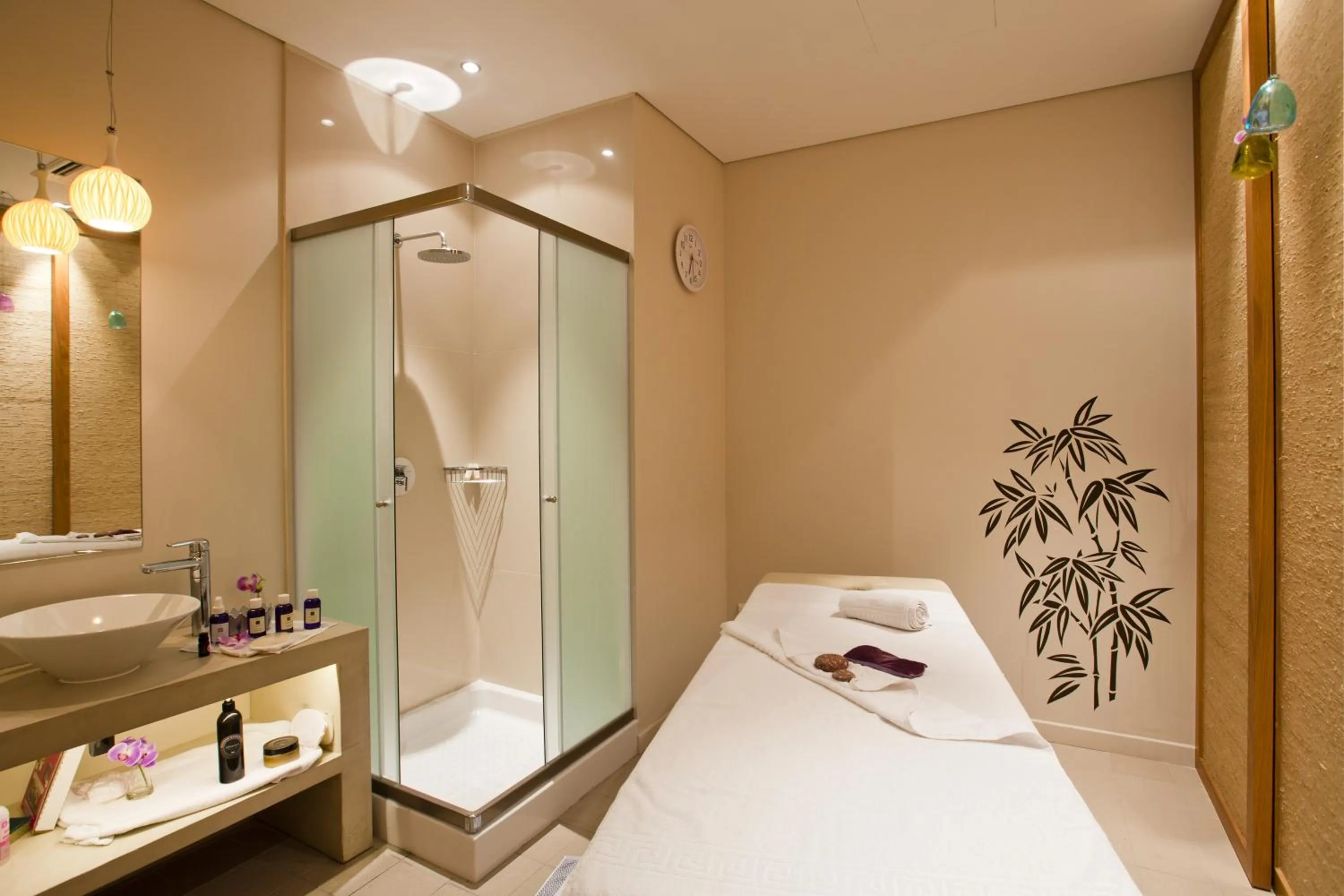 Massage, Bed in Kipriotis Panorama Hotel & Suites