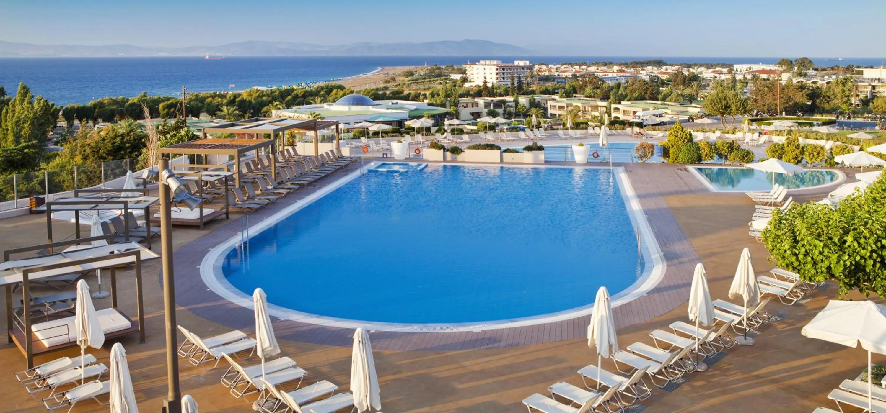 Swimming pool in Kipriotis Panorama Hotel & Suites