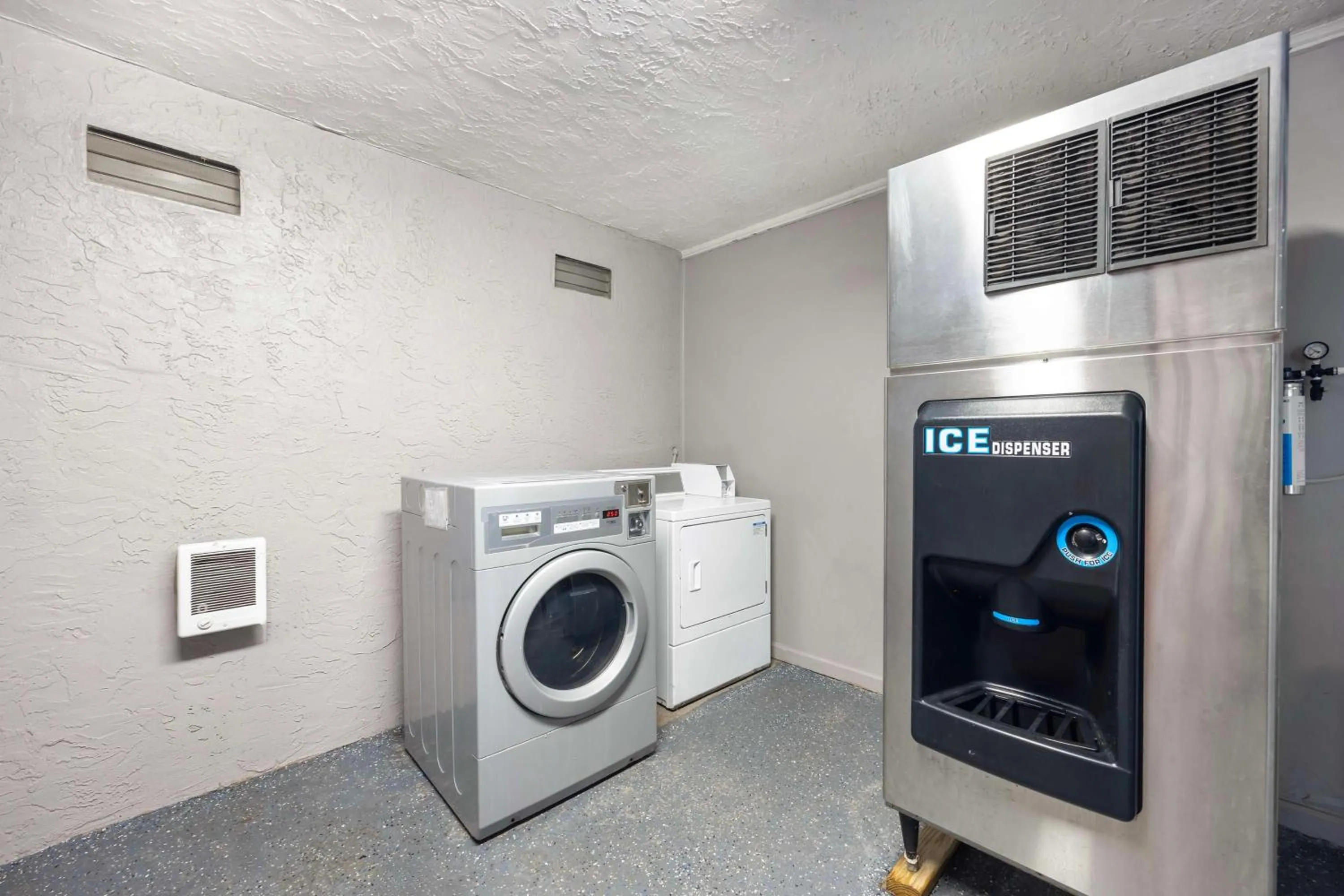 laundry in Best Western Dickson