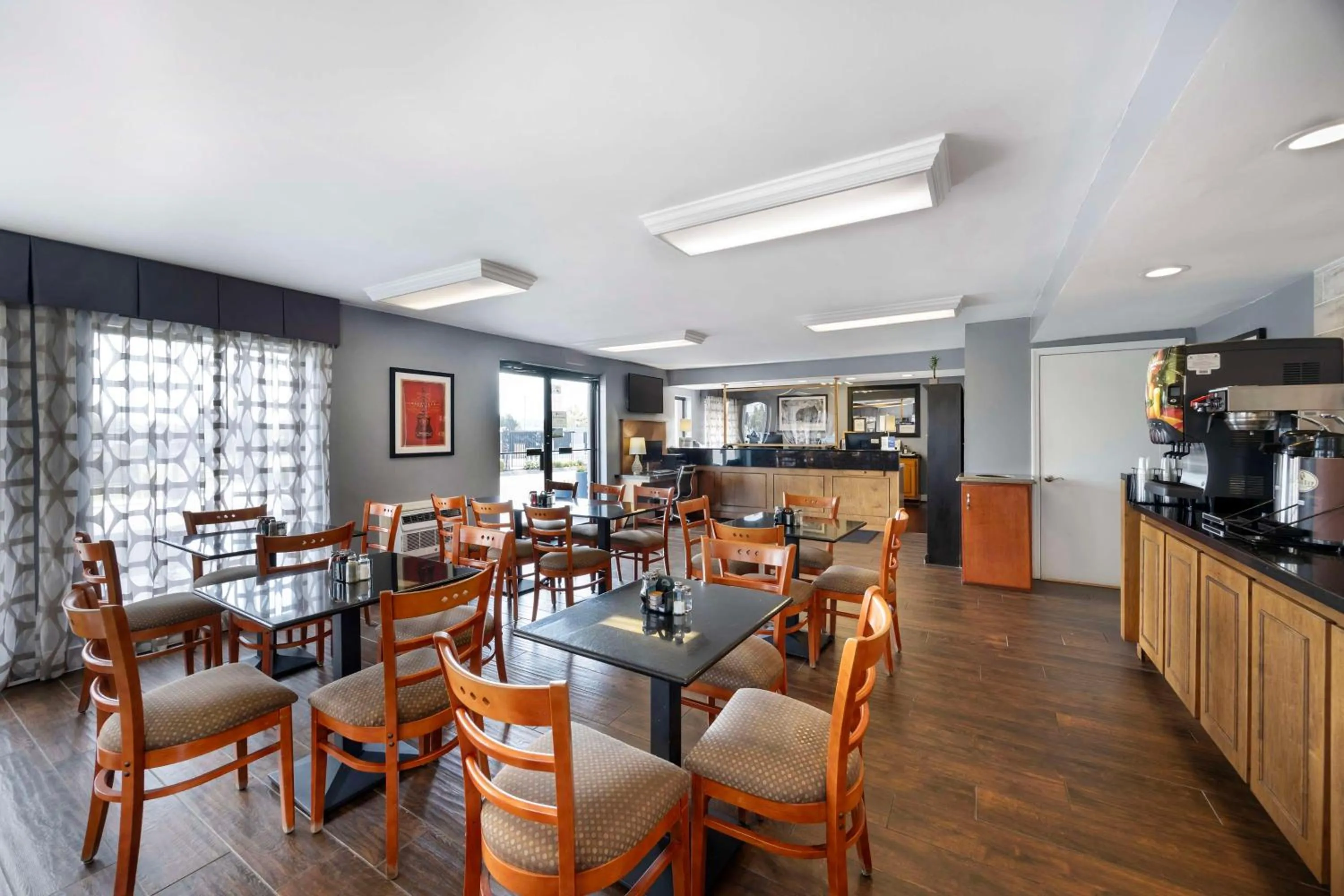 Breakfast in Best Western Dickson