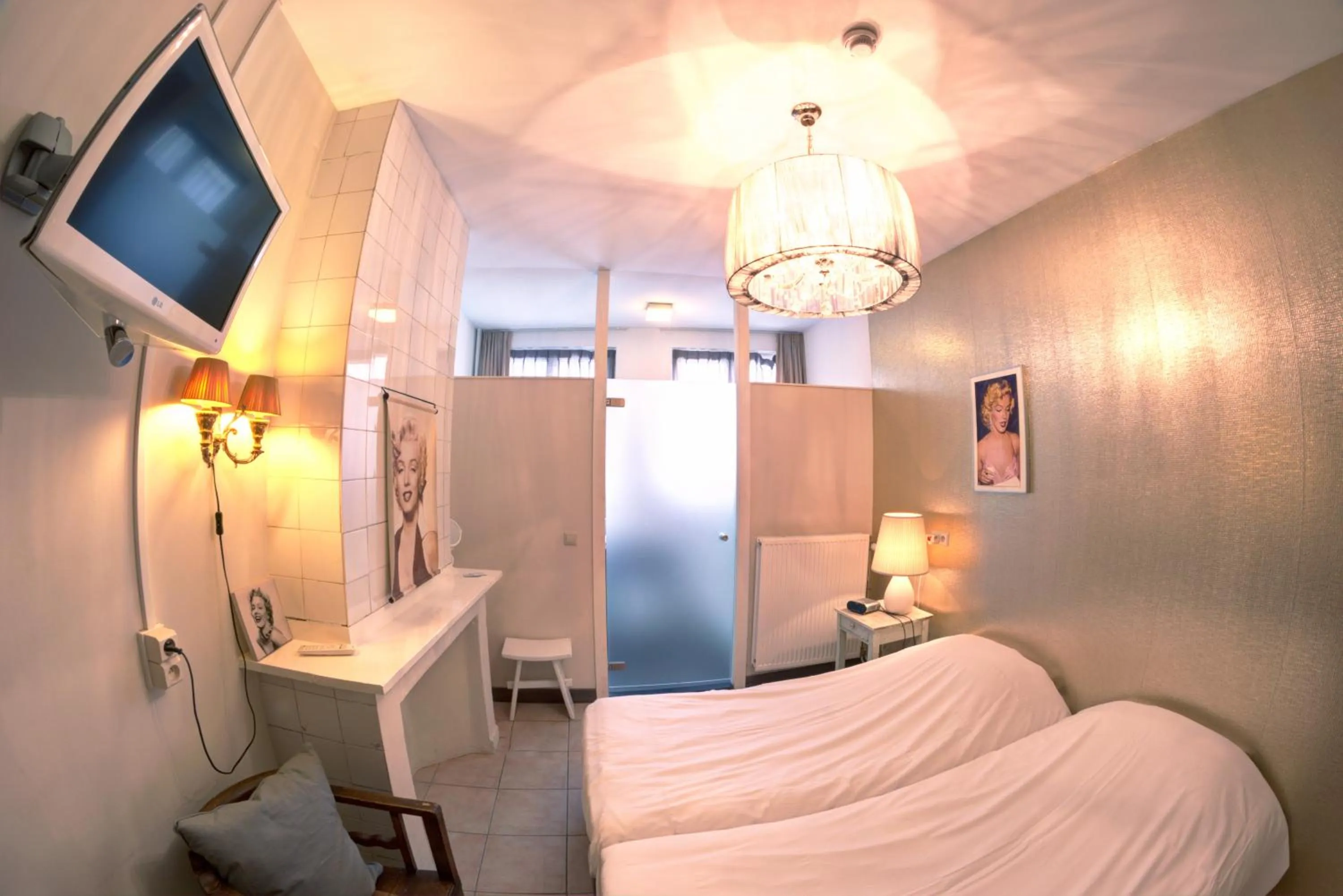 Bedroom, Bed in Hotel Urban Dreams