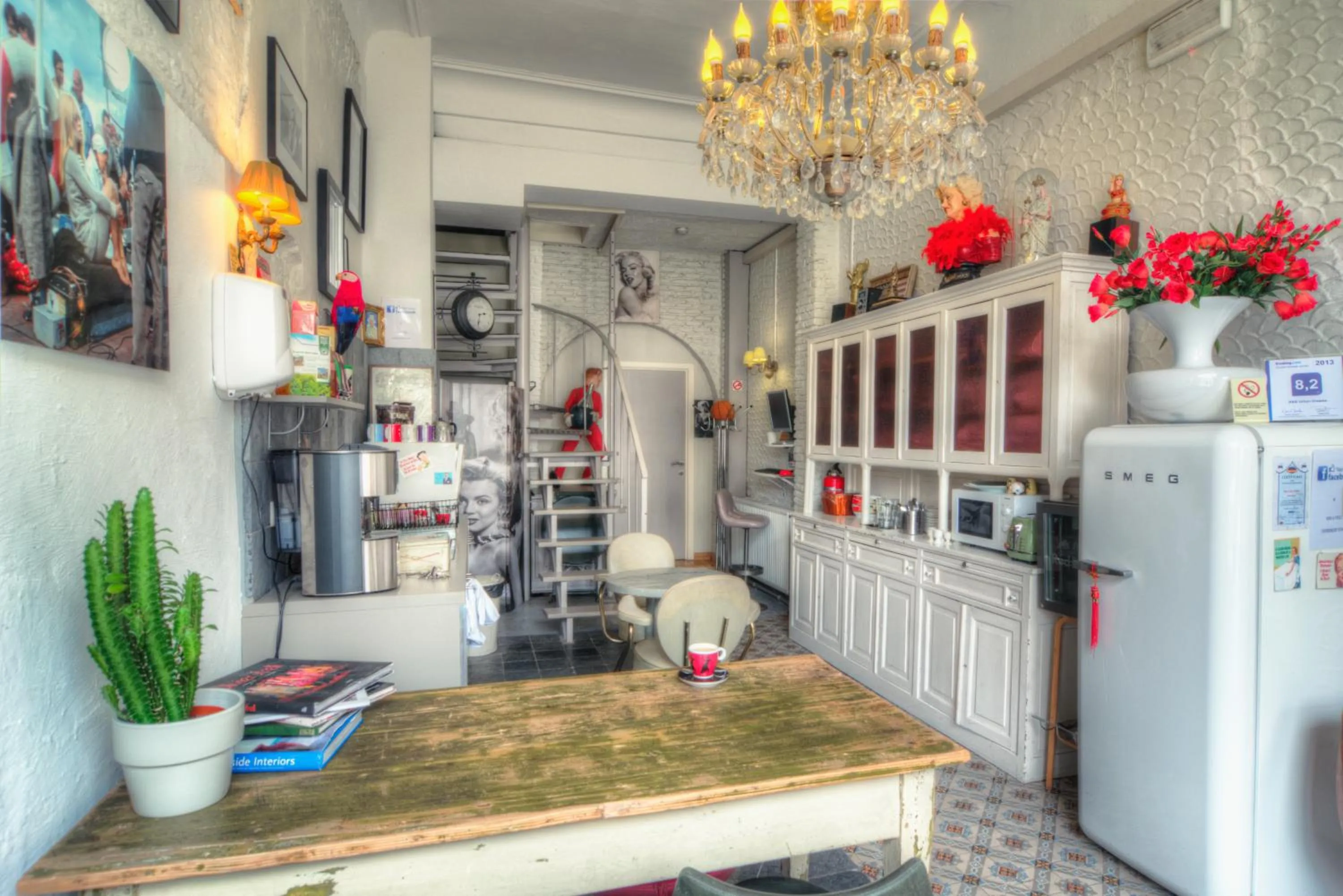 Restaurant/places to eat in Hotel Urban Dreams