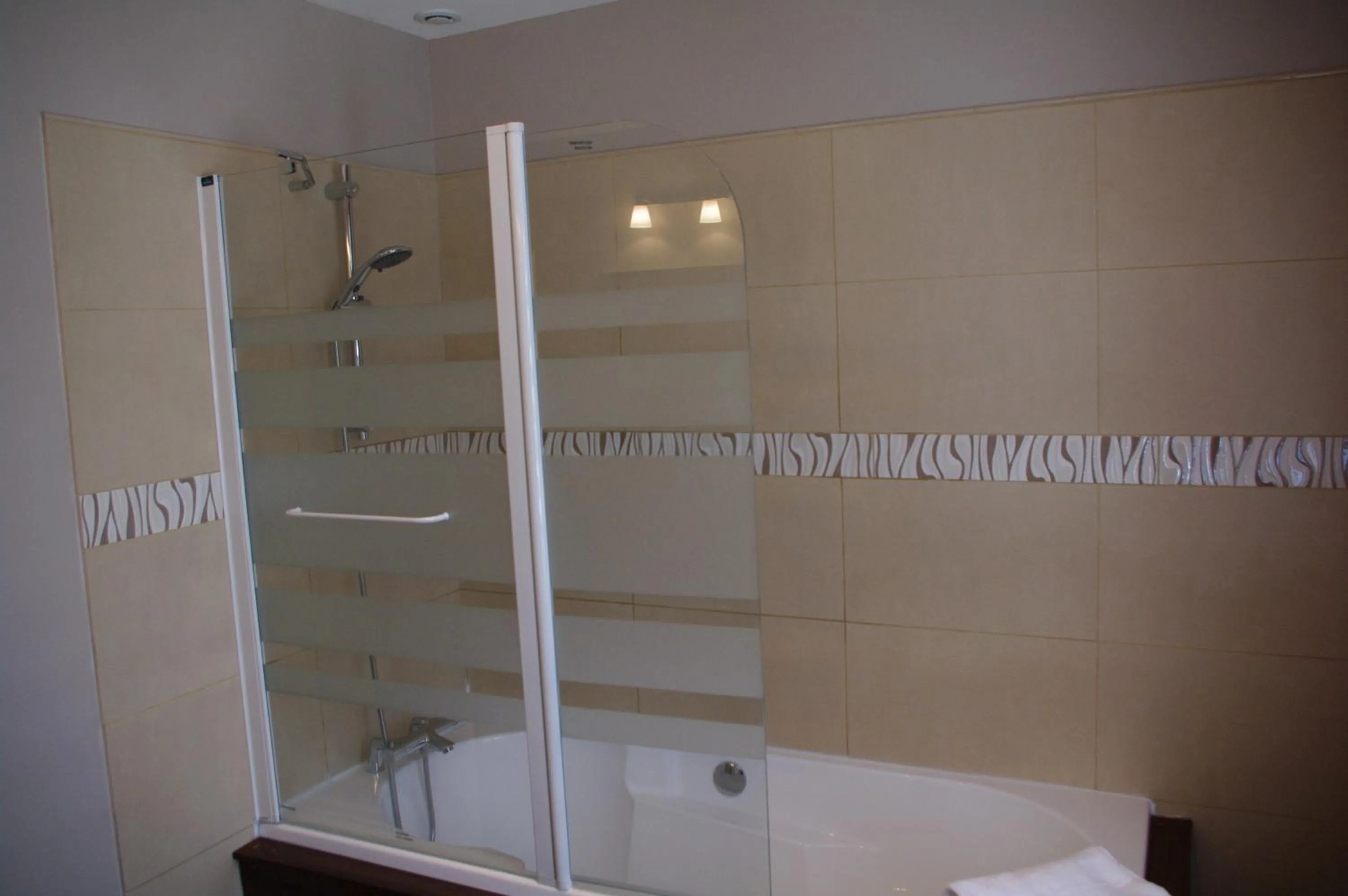 Bathroom in Chateau Le Vergel Authenac