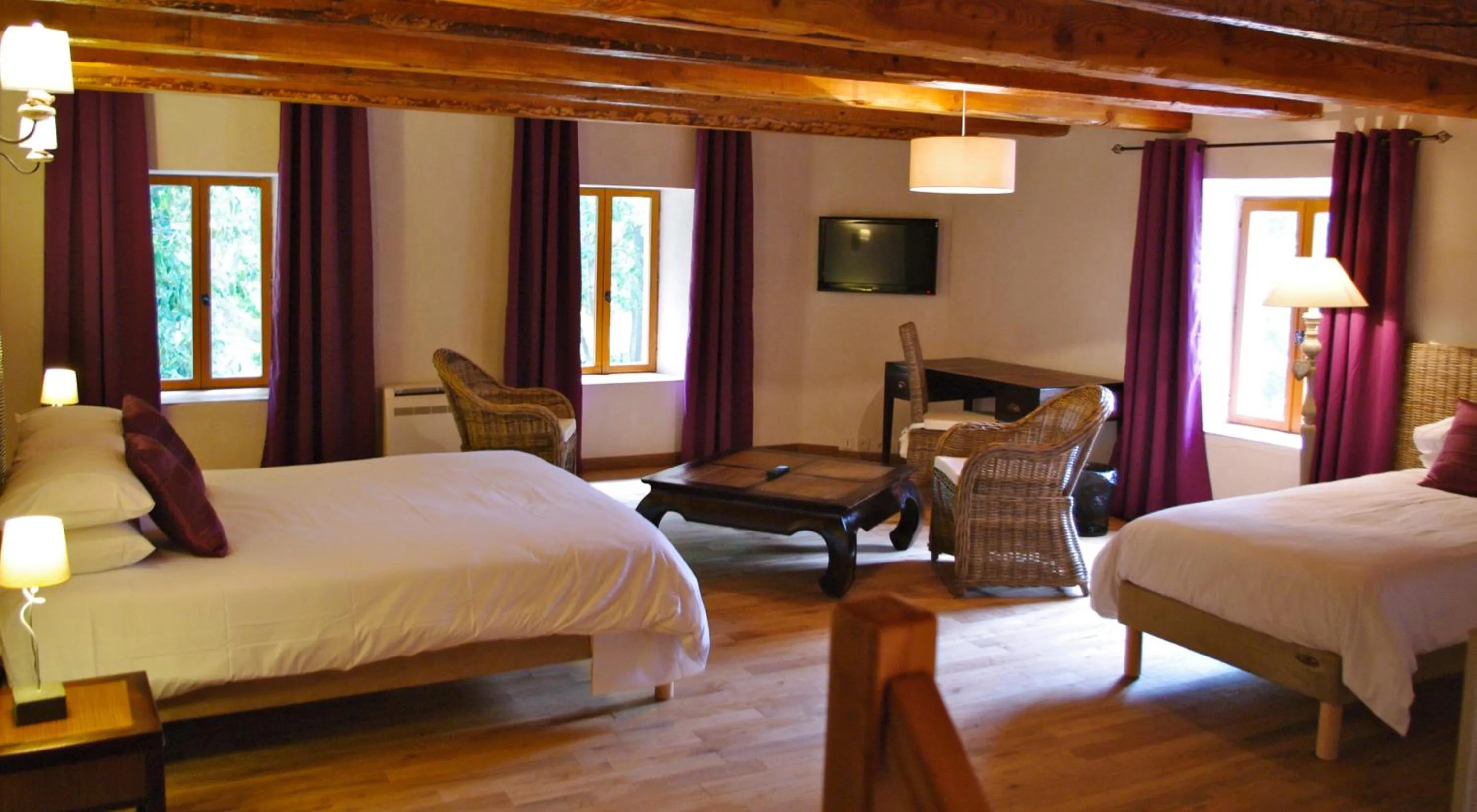 Photo of the whole room in Chateau Le Vergel Authenac