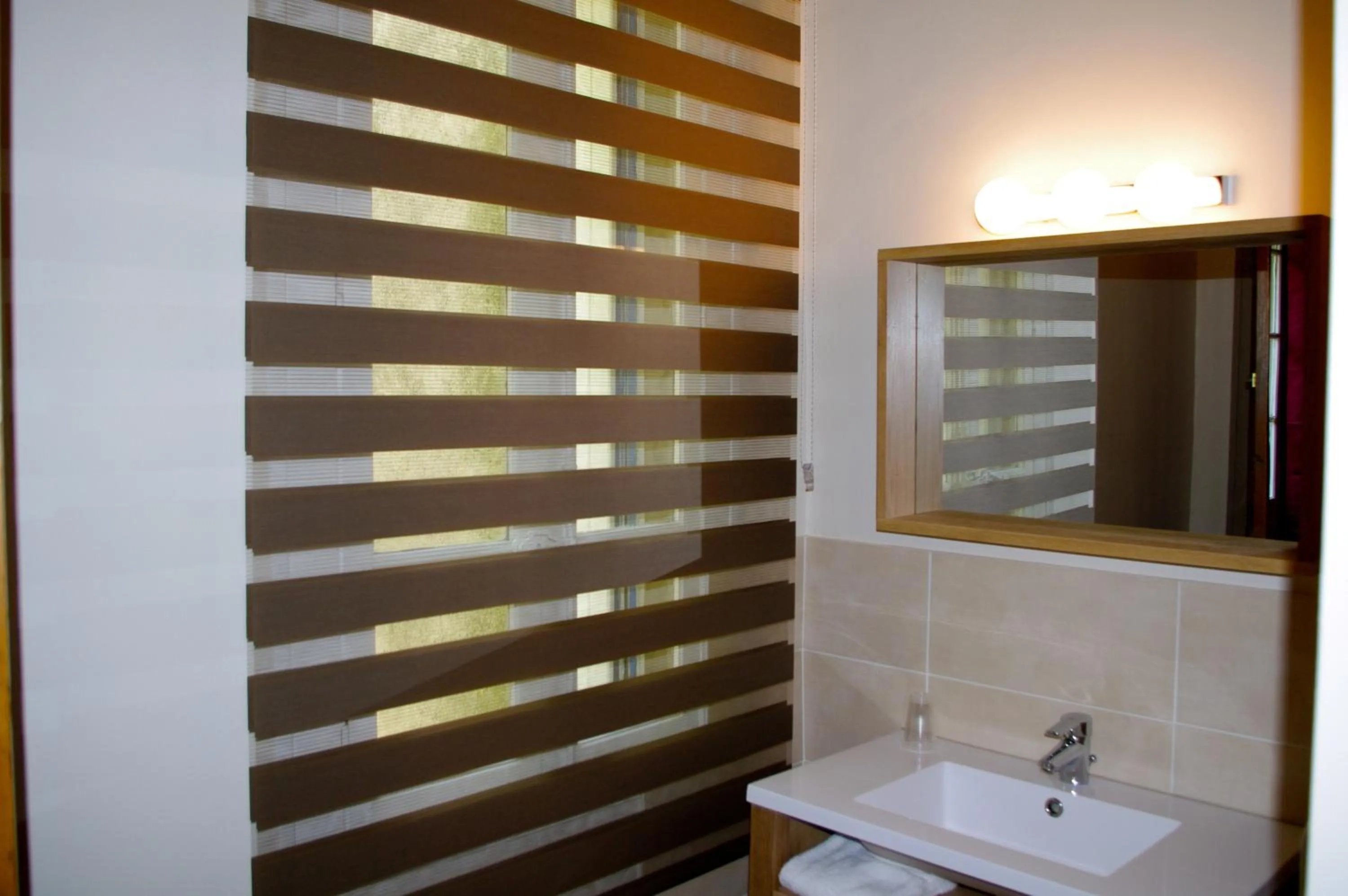 Bathroom in Chateau Le Vergel Authenac