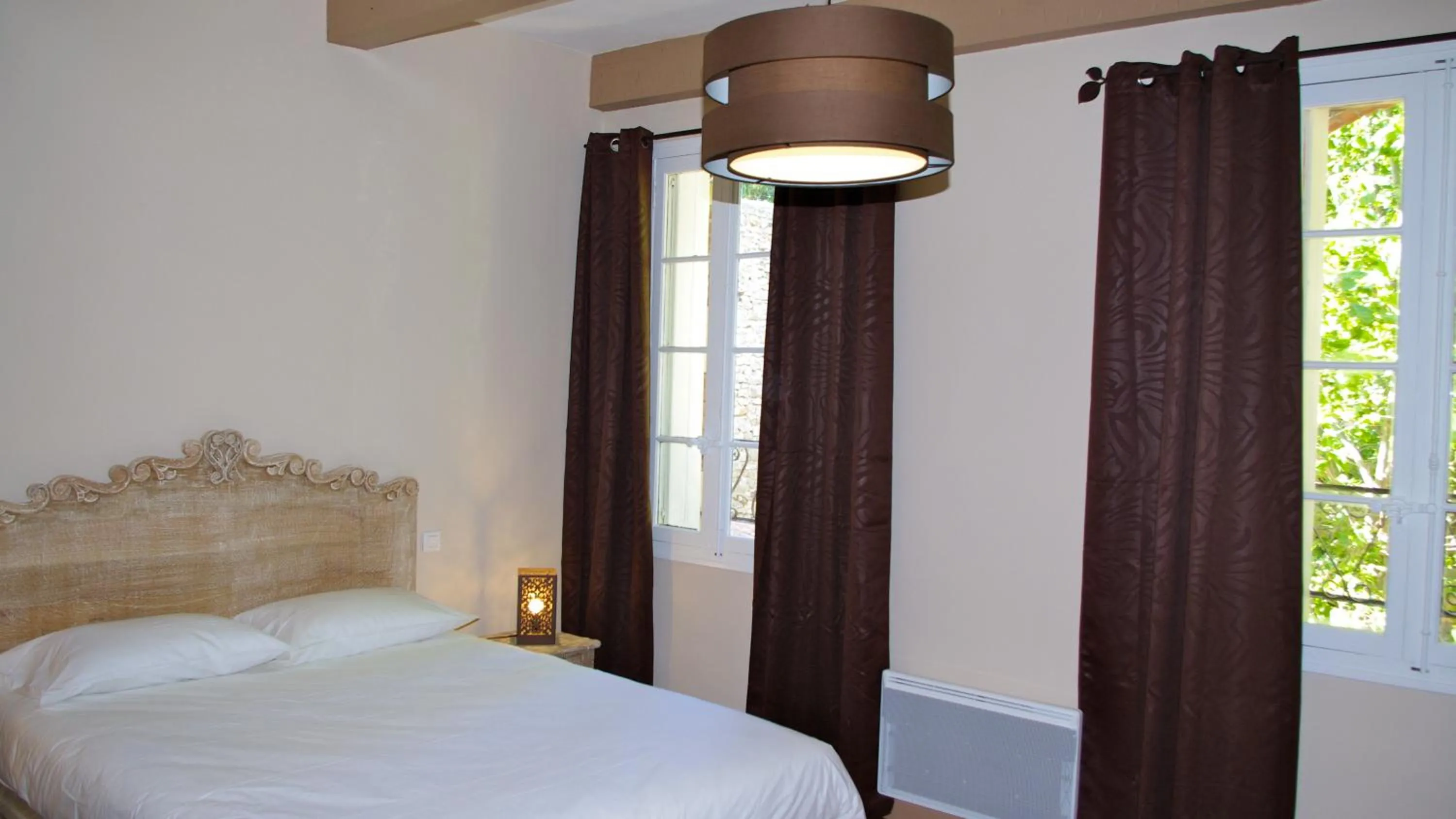 Bed in Chateau Le Vergel Authenac