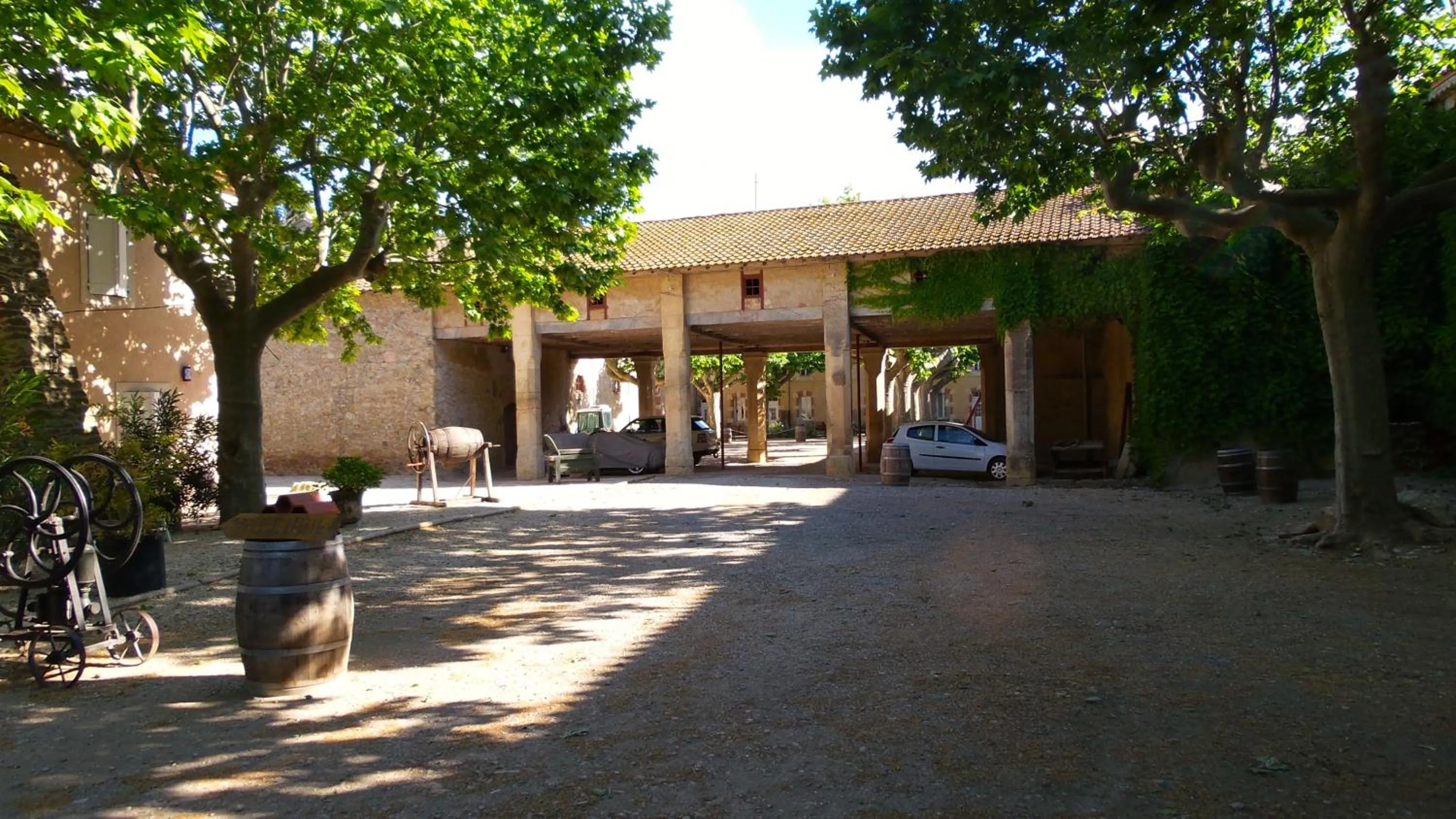 Facade/entrance in Chateau Le Vergel Authenac
