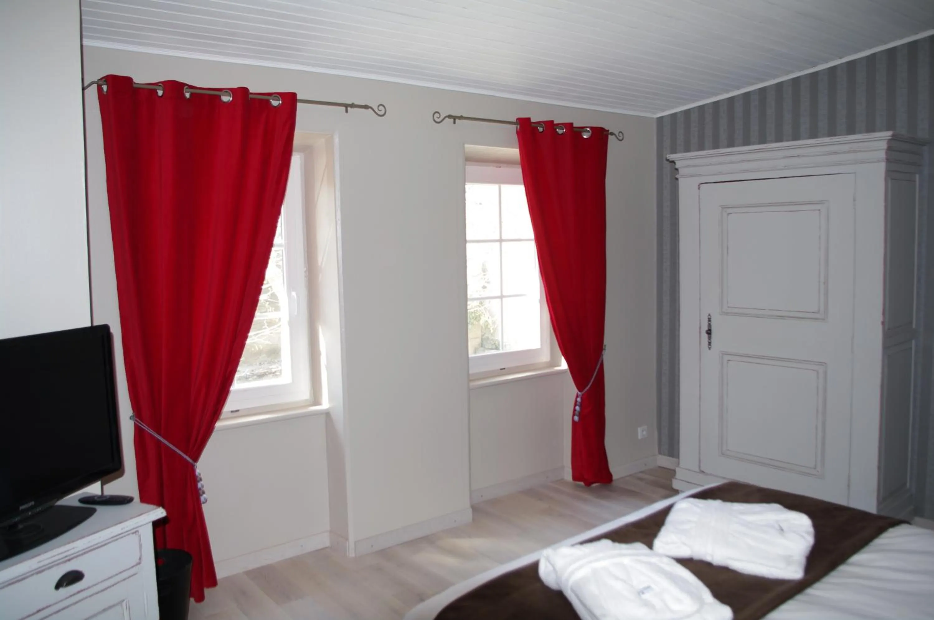 Photo of the whole room in Chateau Le Vergel Authenac