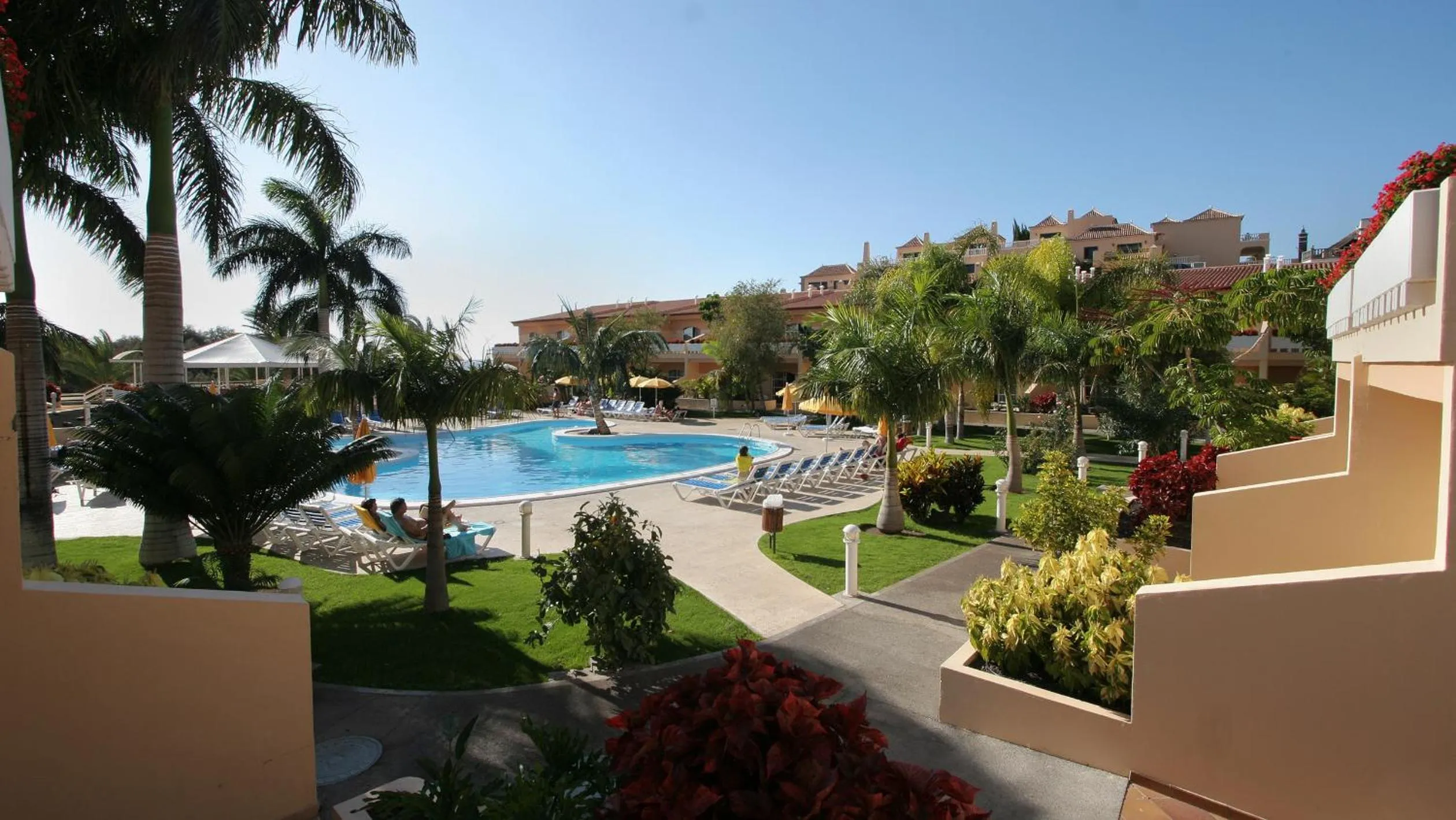 Swimming pool in Apartamentos Jardín del Conde