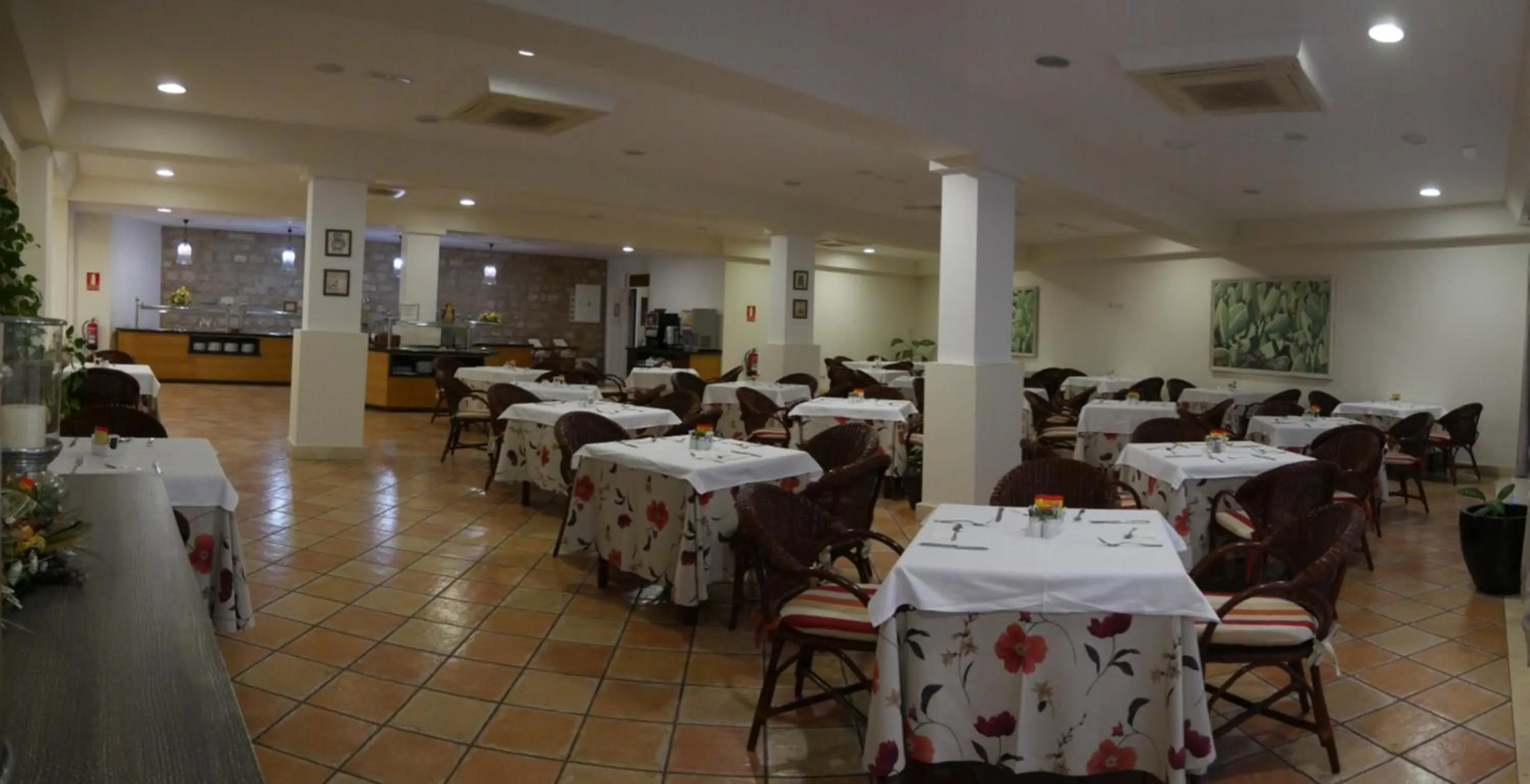 Breakfast in Apartamentos Jardín del Conde