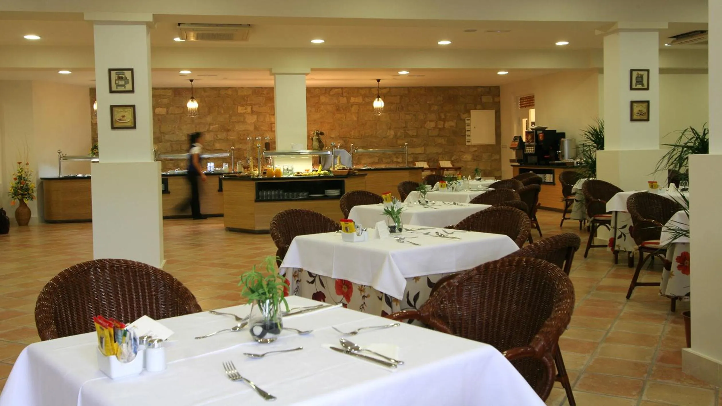 Restaurant/places to eat in Apartamentos Jardín del Conde