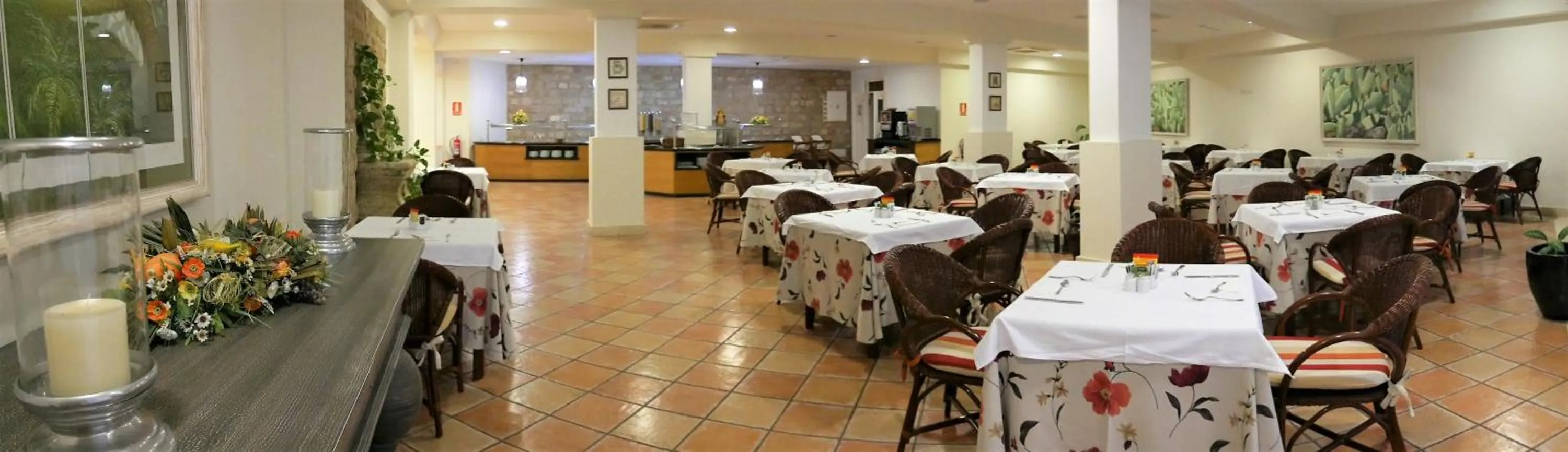 Breakfast in Apartamentos Jardín del Conde