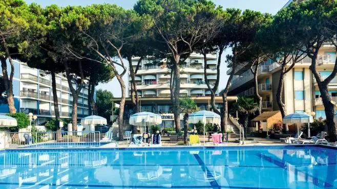 Swimming pool in Hotel Ambasciatori Palace