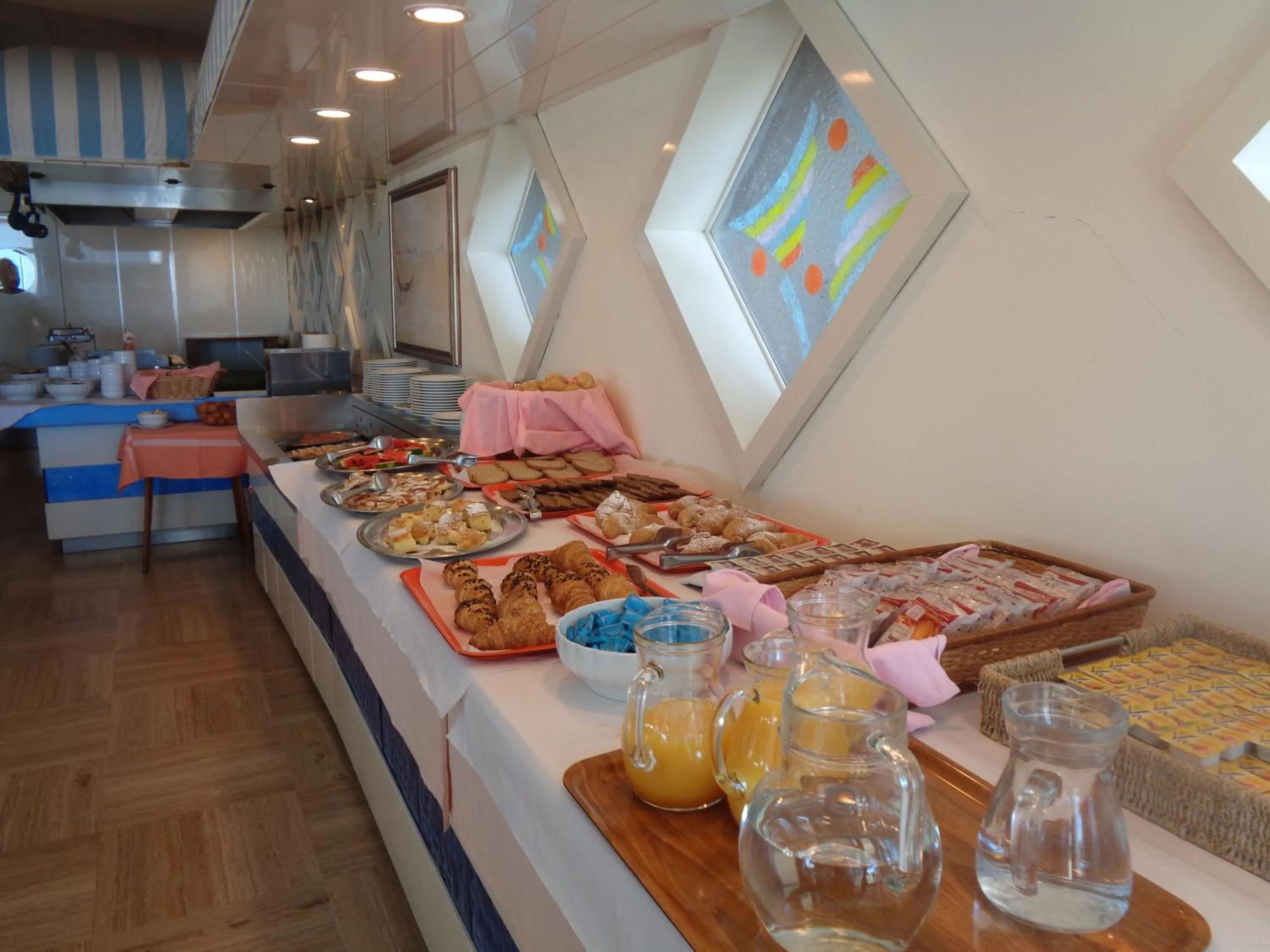 Buffet breakfast in Hotel Ambasciatori Palace