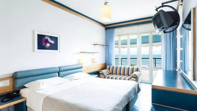 Photo of the whole room, Bed in Hotel Ambasciatori Palace