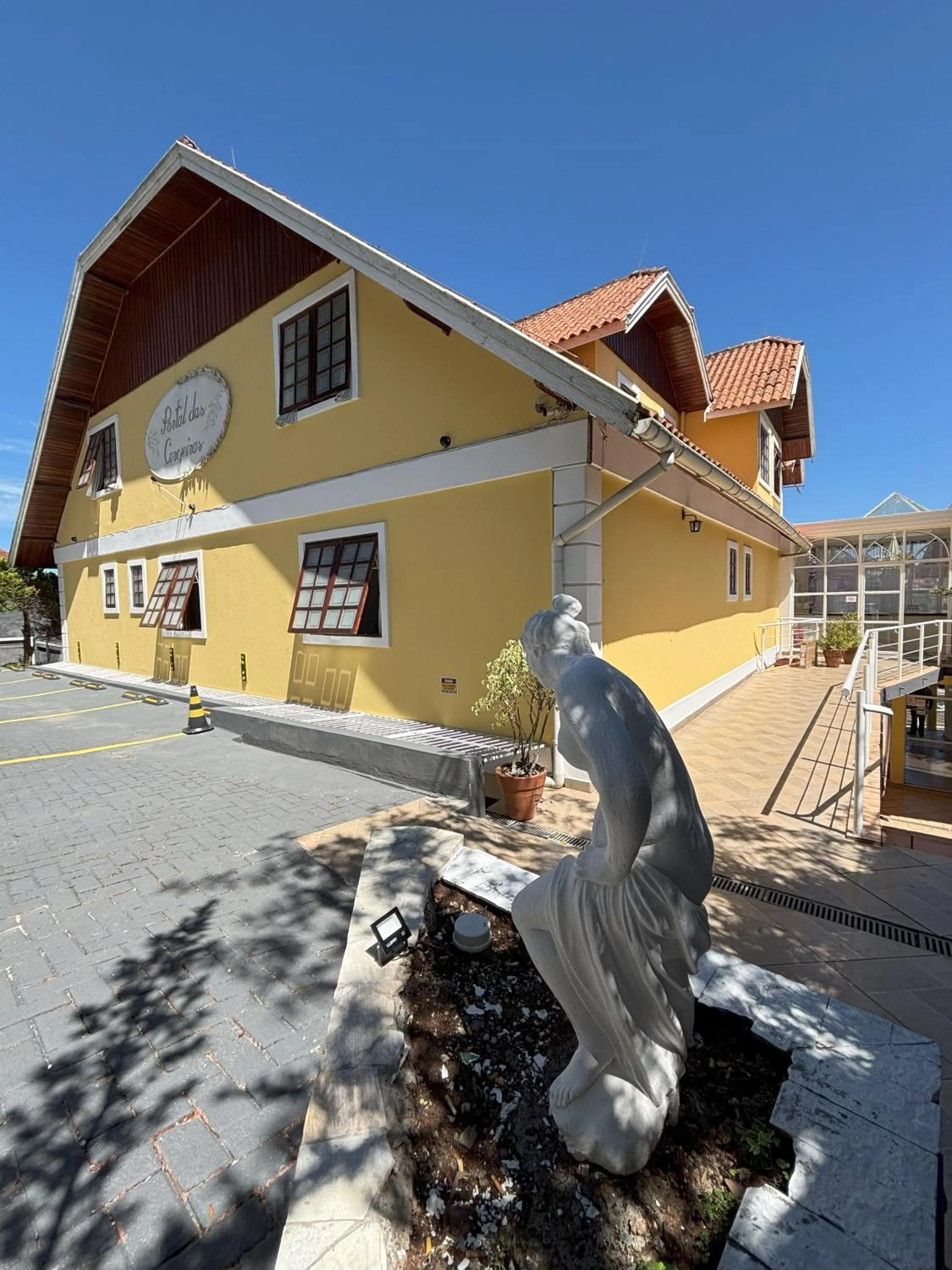 Property building in Pousada Portal das Cerejeiras - Be Happy Group