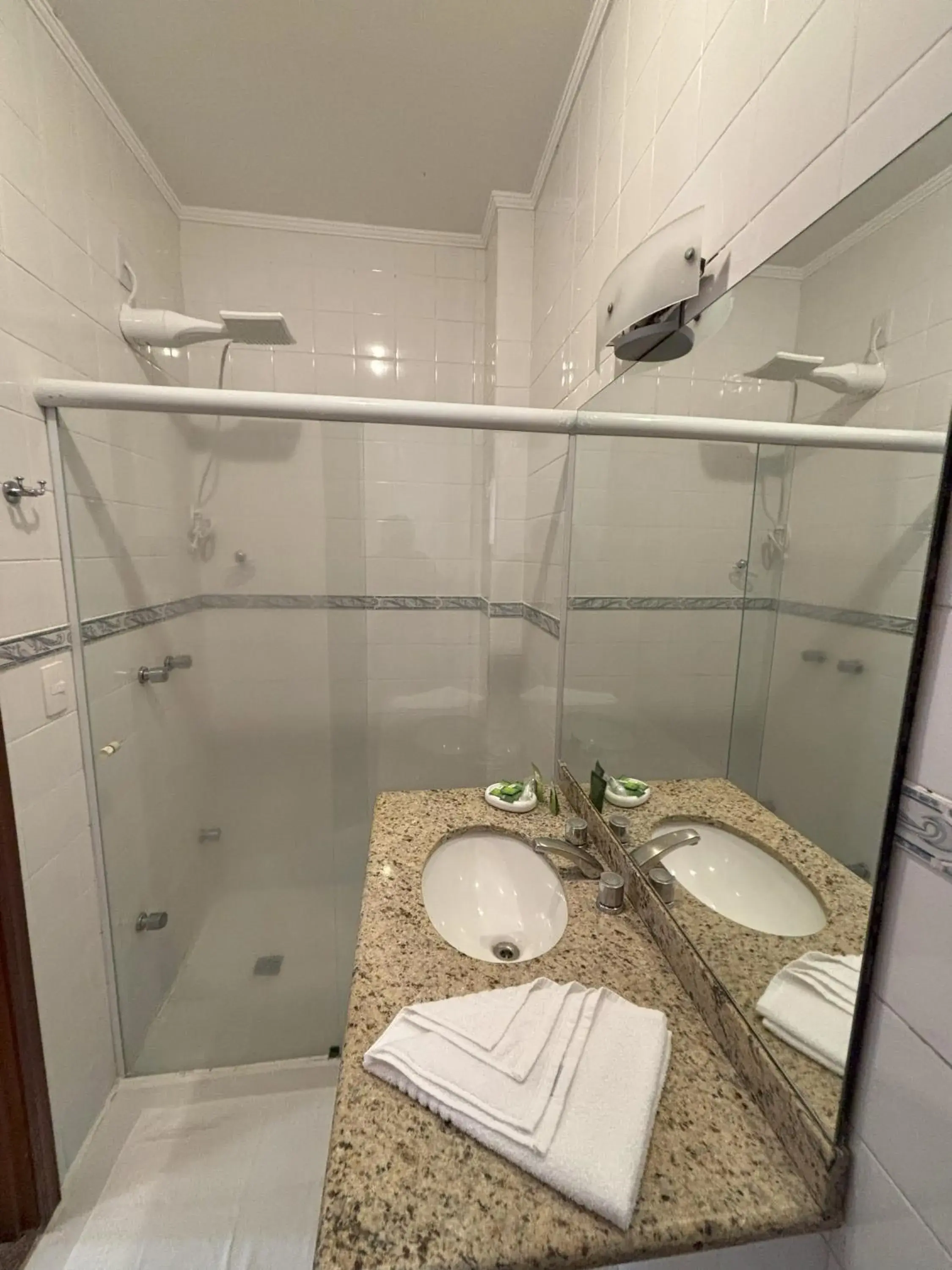 Standard Triple Room in Pousada Portal das Cerejeiras - Be Happy Group Standard Triple Room in Pousada Portal das Cerejeiras - Be Happy Group