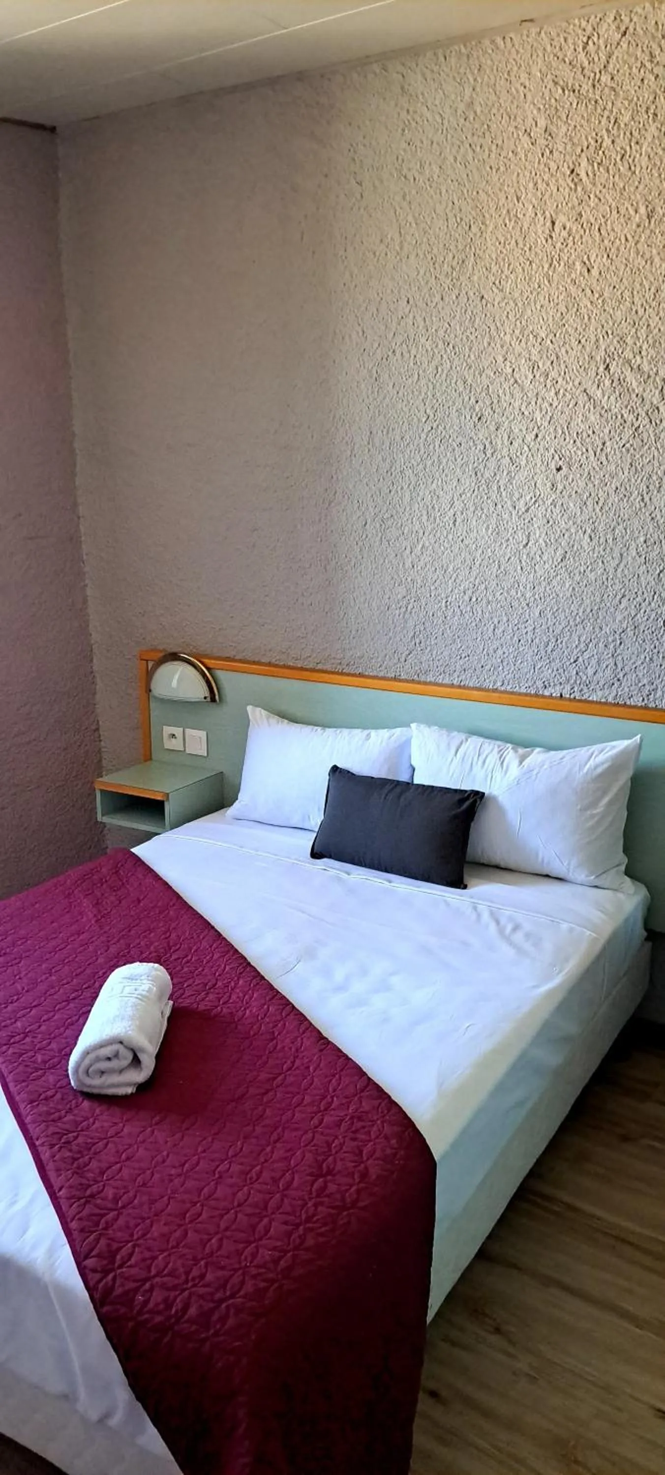 Bed in Hôtel Restaurant Les Alizes Loriol Le Pouzin