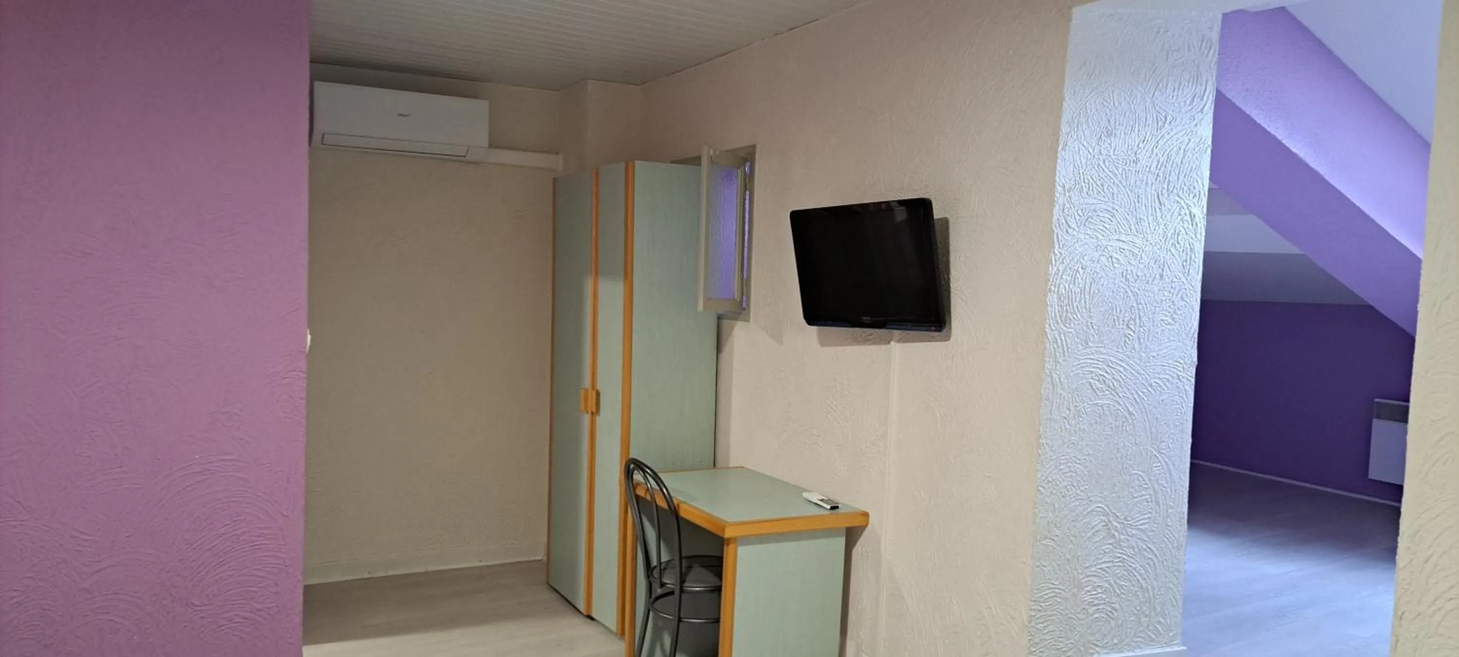 TV and multimedia in Hôtel Restaurant Les Alizes Loriol Le Pouzin