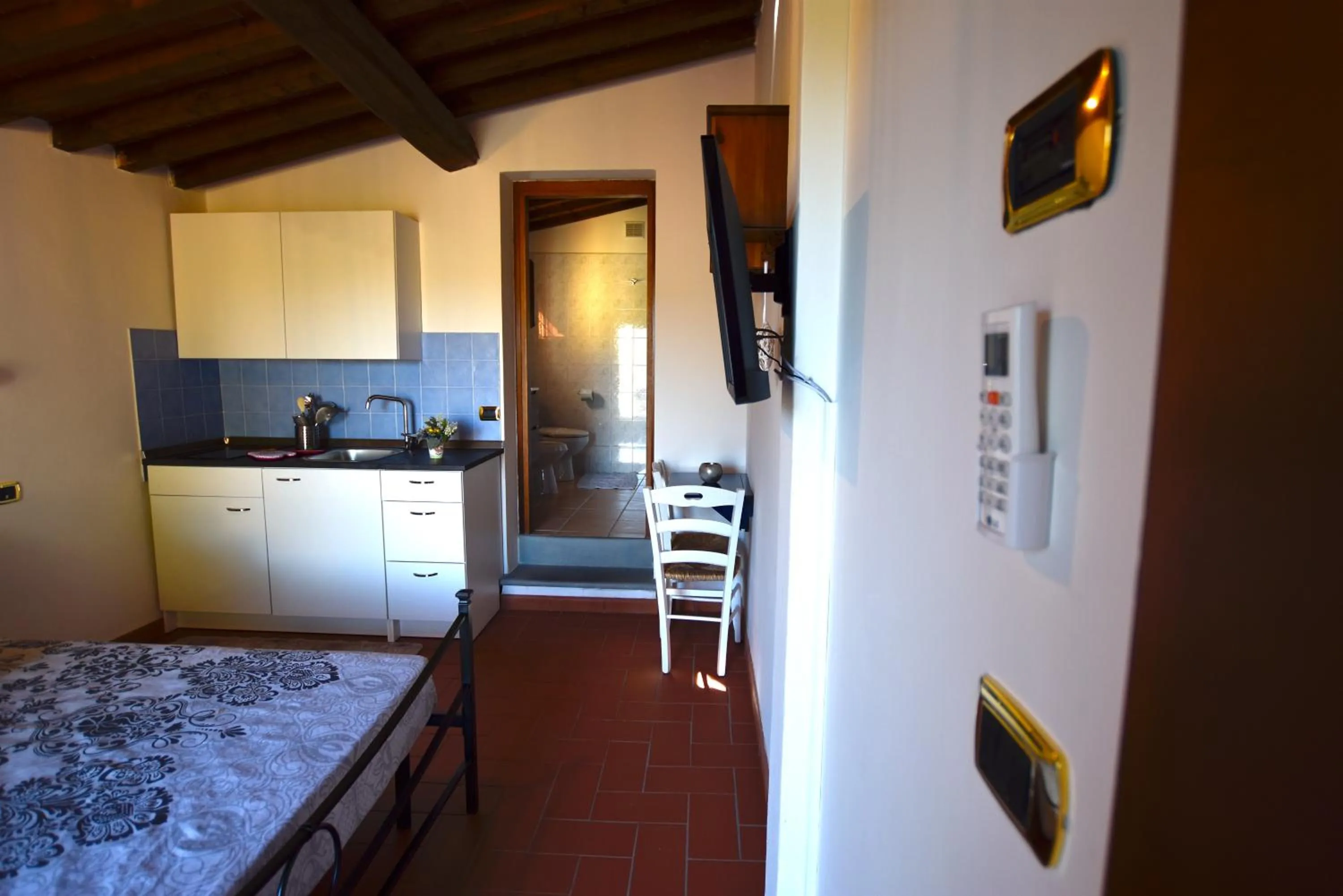Kitchen or kitchenette, Bed in La Valle di Anna